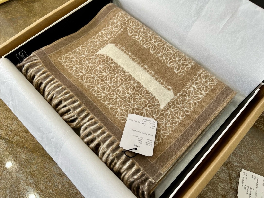 L0ew* love scarf in beige wool and cashmere