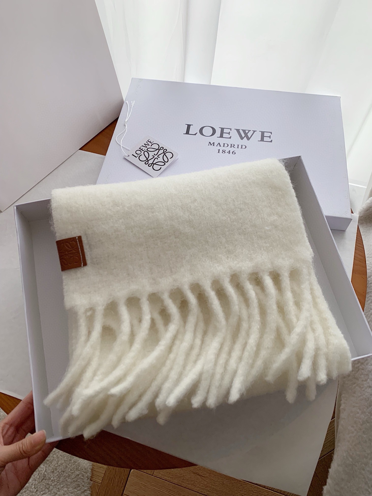 L0ew* scarf in white mohair and wool