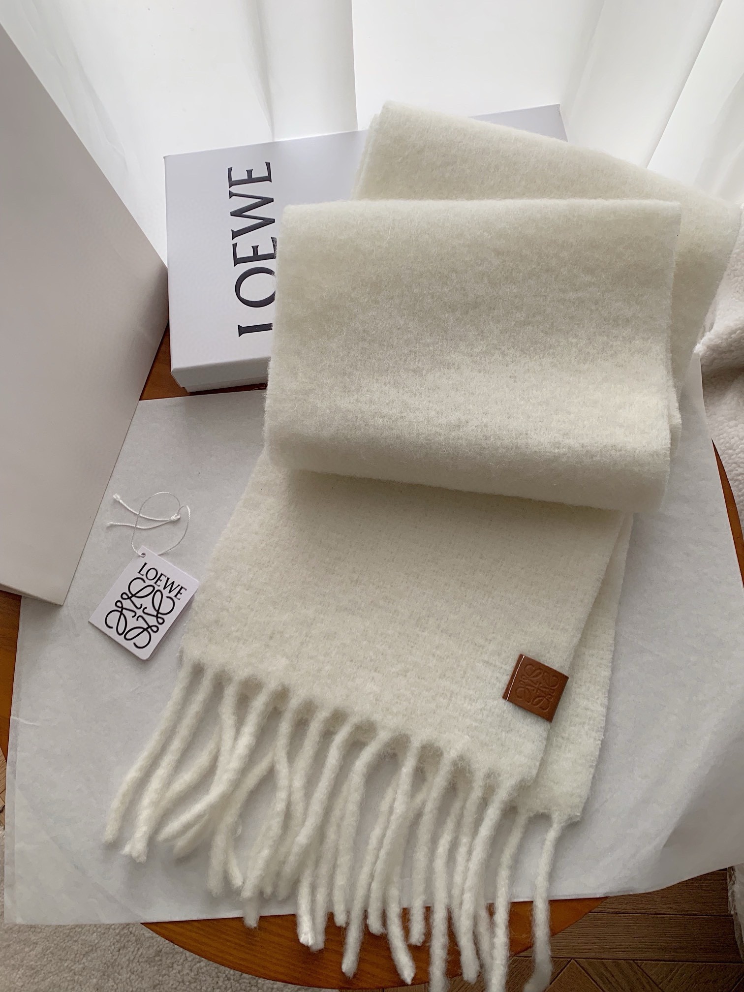 L0ew* scarf in white mohair and wool
