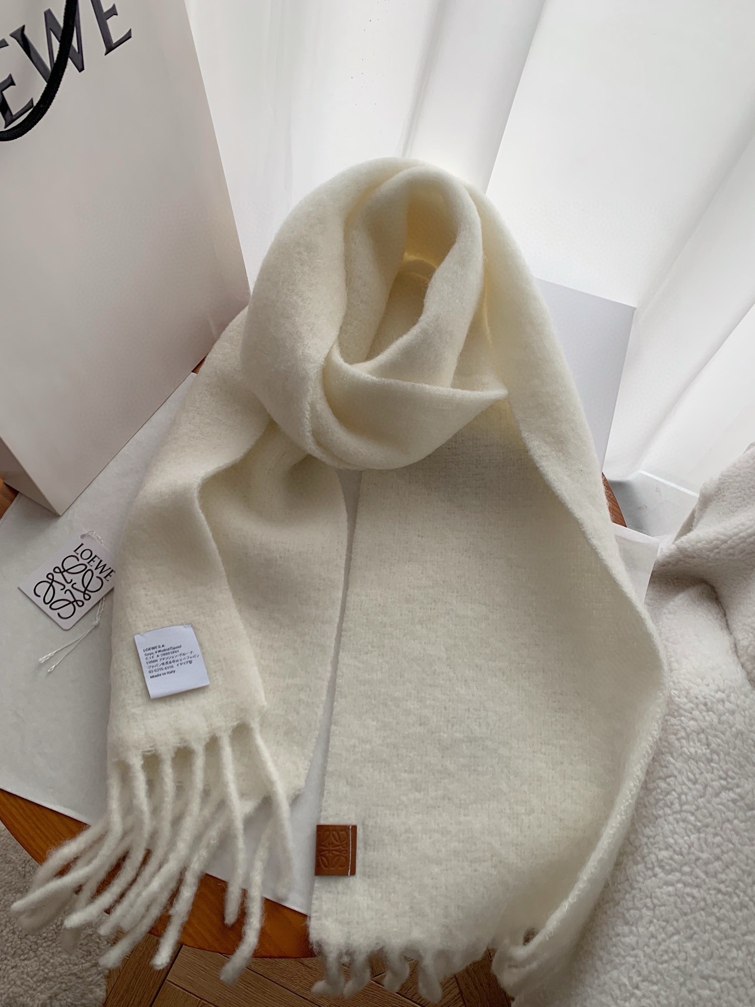 L0ew* scarf in white mohair and wool