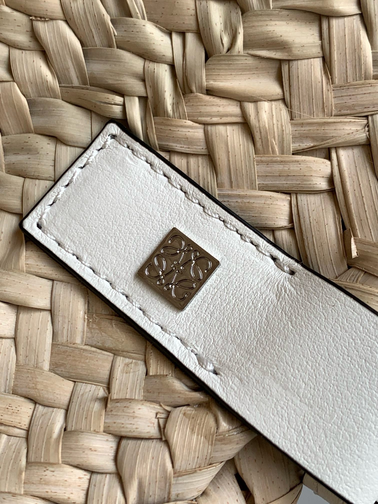 L0ew* small basket bag in raffia and white calfskin