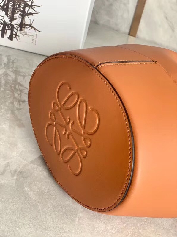 L0ew* small balloon bucket bag in camel calfskin
