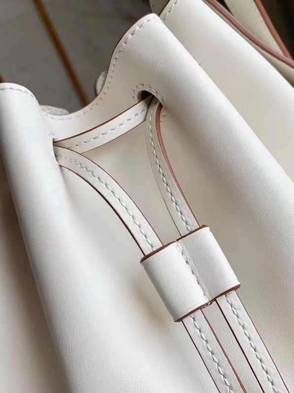 L0ew* small balloon bucket bag in white calfskin