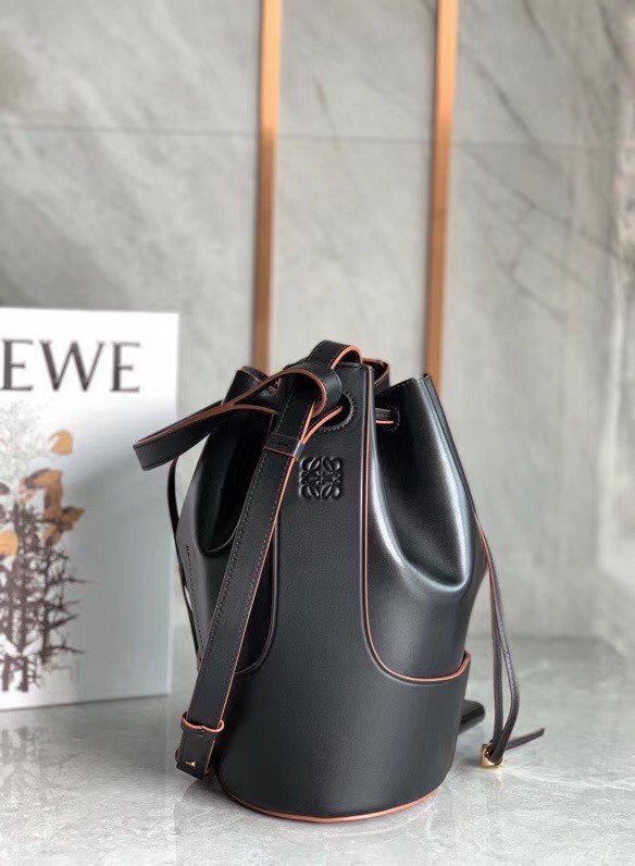 L0ew* medium balloon bucket bag in black calfskin