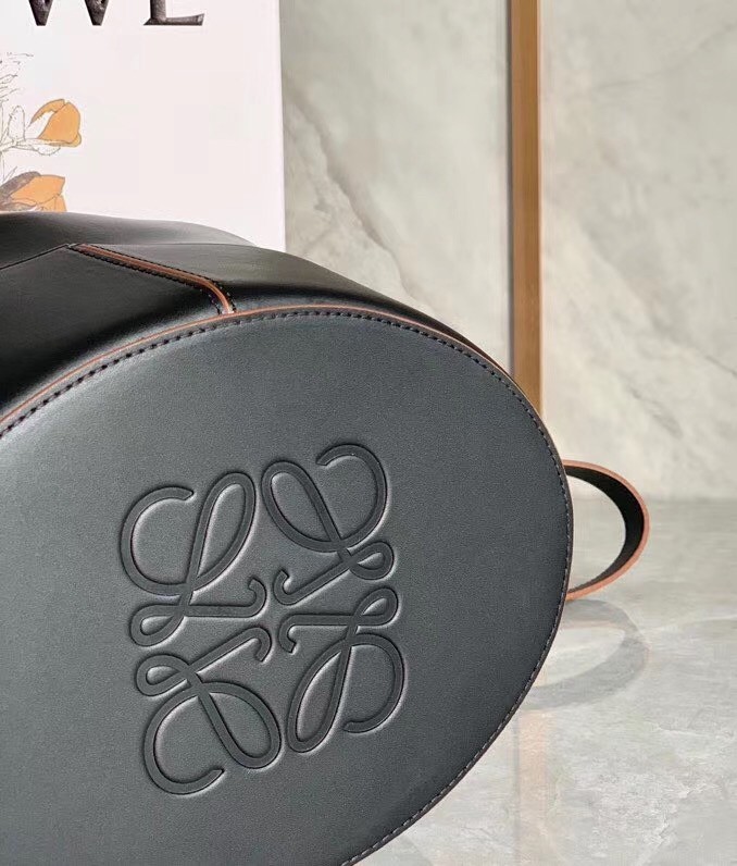 L0ew* medium balloon bucket bag in black calfskin