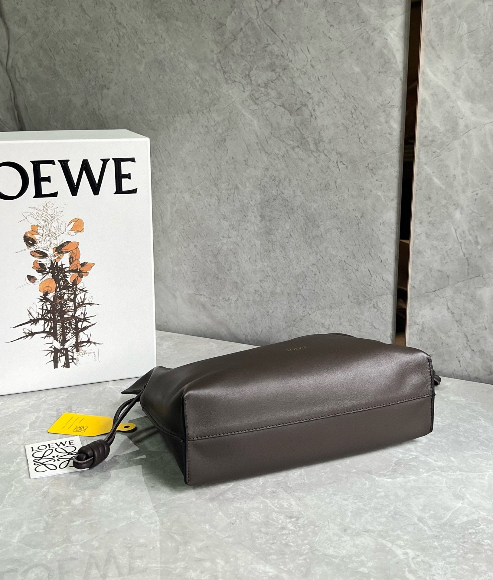 L0ew* flamenco clutch bag in chocolate nappa calfskin