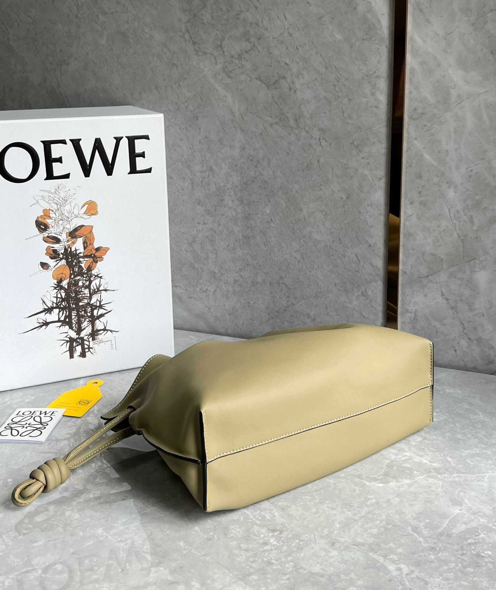 L0ew* flamenco clutch bag in clay green calfskin