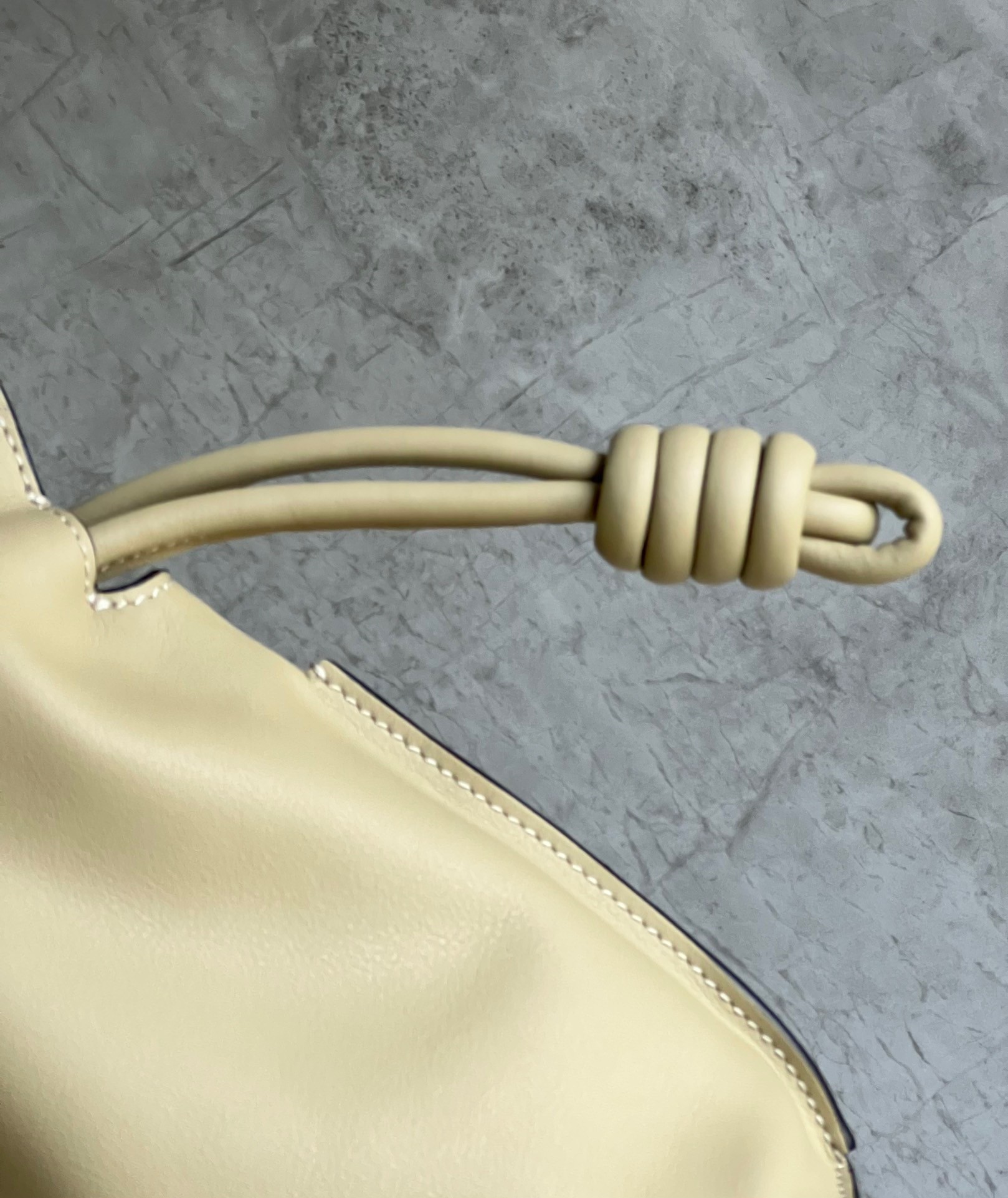 L0ew* flamenco clutch bag in clay green calfskin