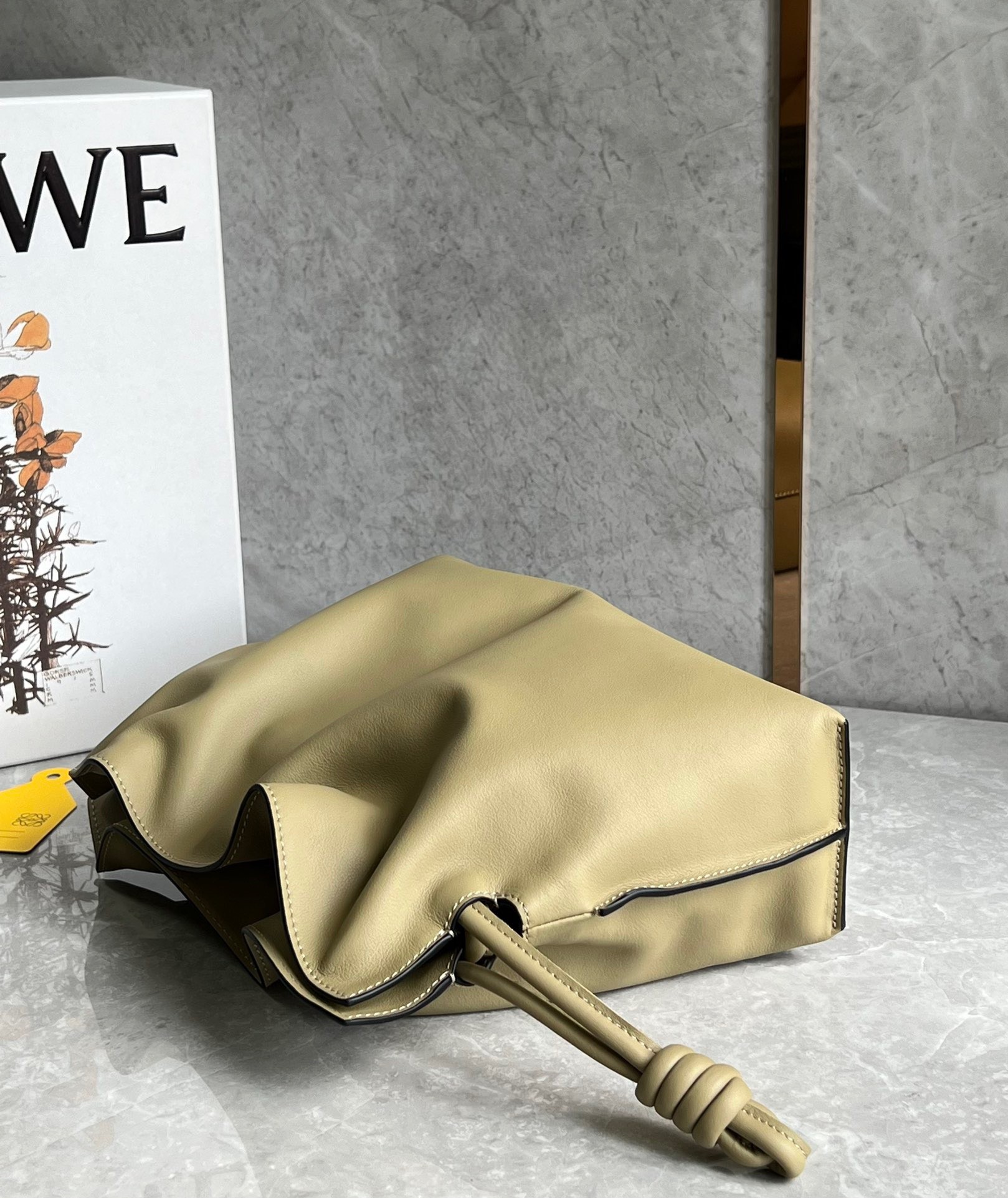 L0ew* flamenco clutch bag in clay green calfskin