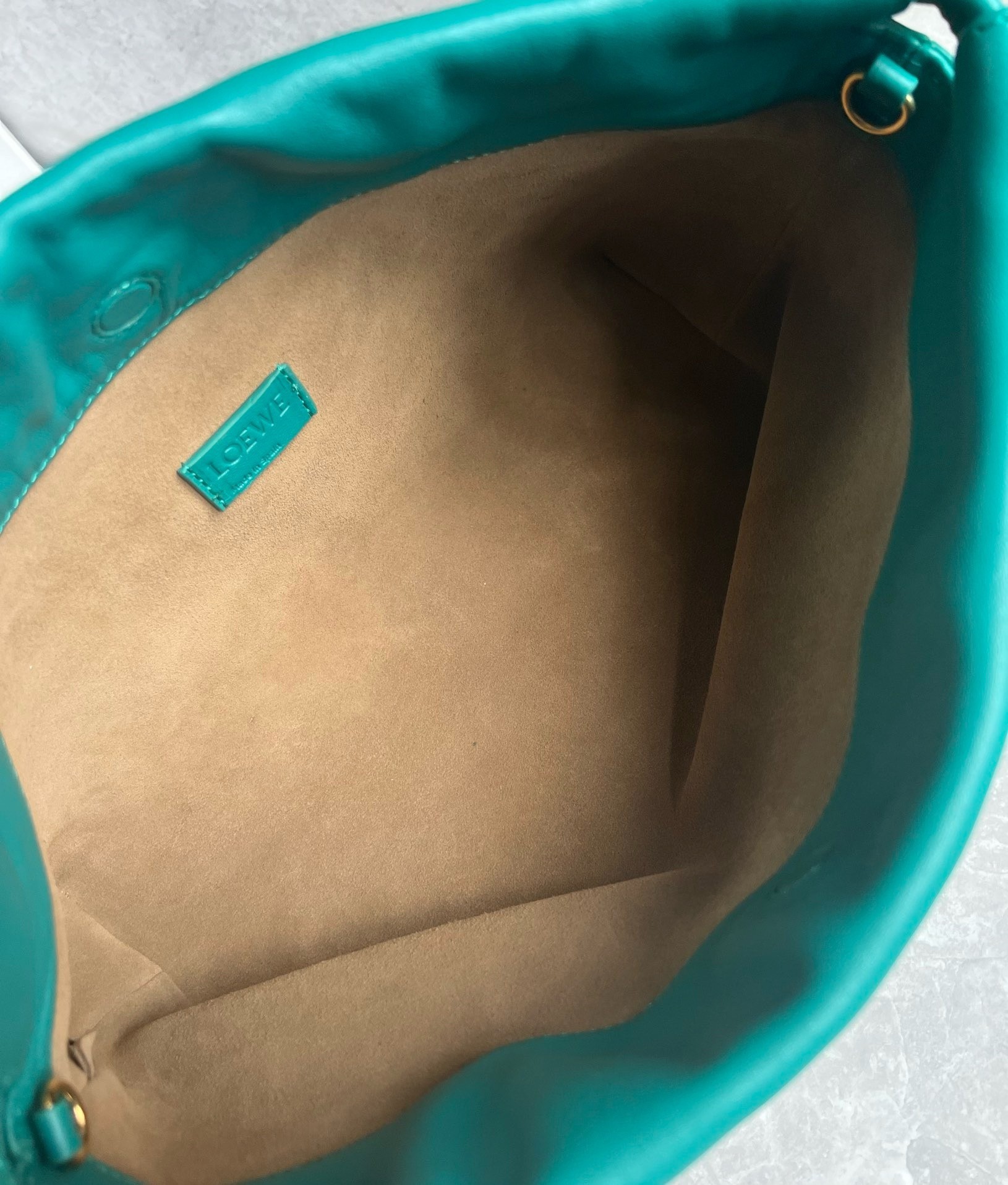 L0ew* flamenco purse in emerald green nappa lambskin