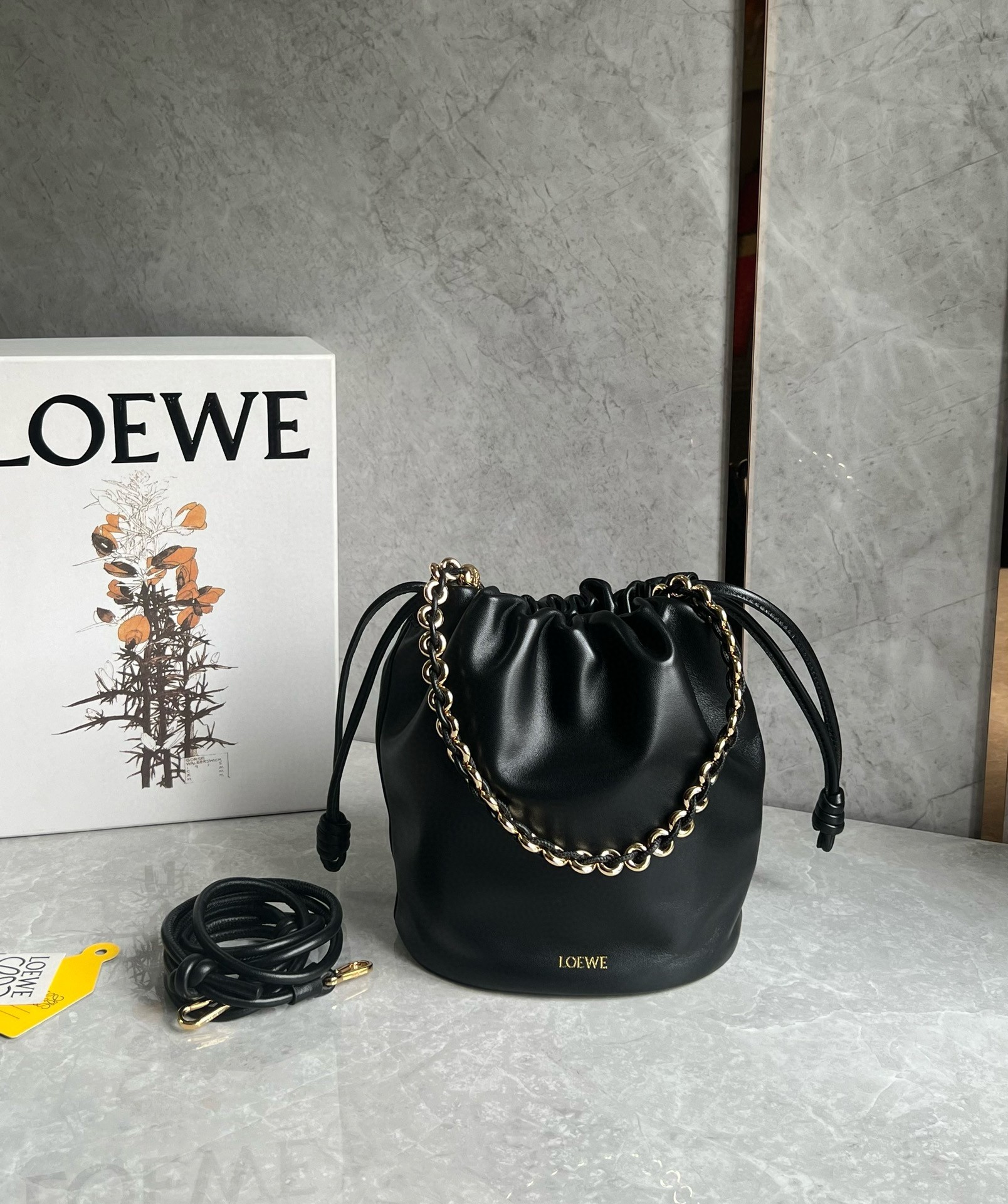 L0ew* flamenco purse bucket bag in black nappa lambskin