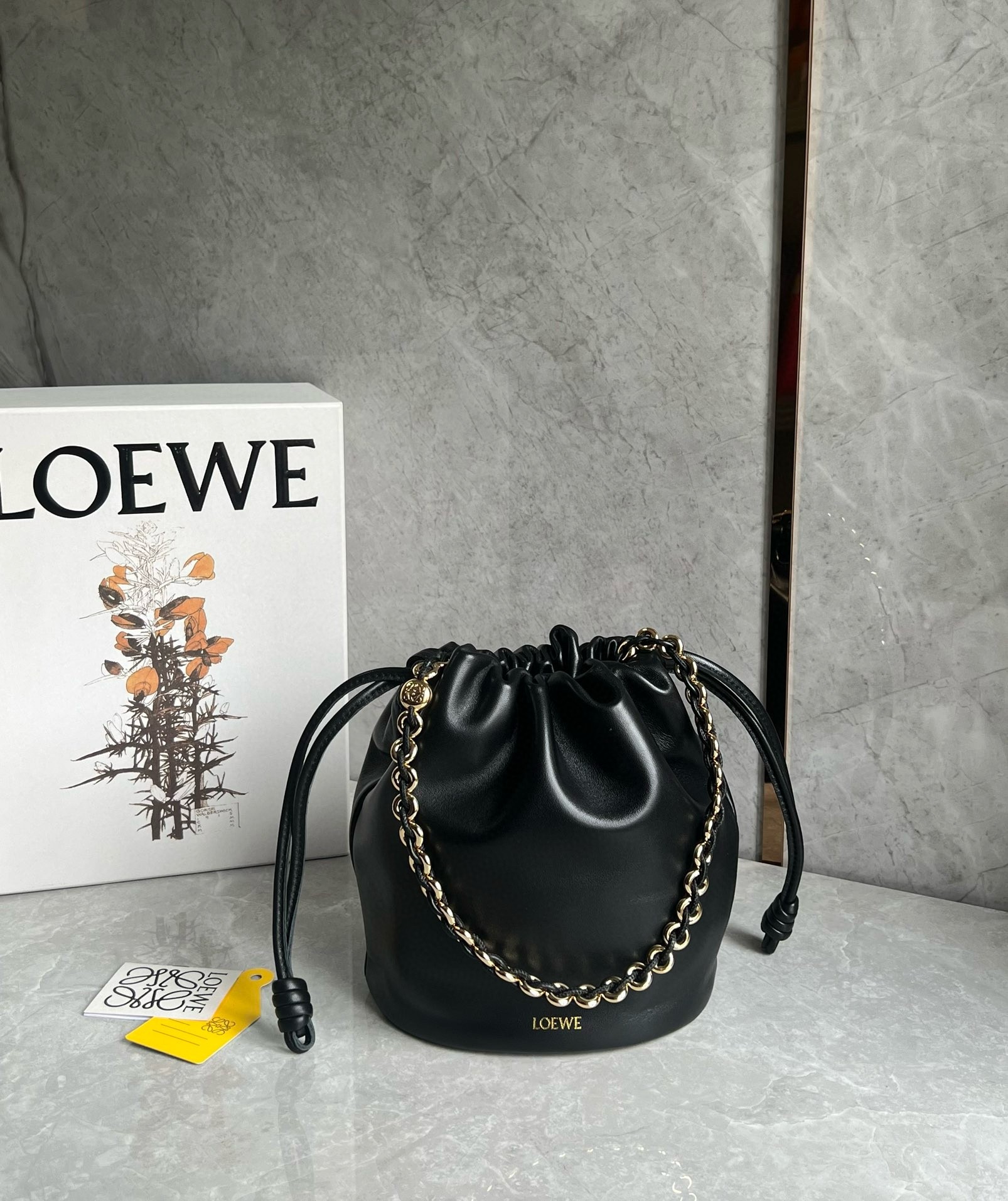 L0ew* flamenco purse bucket bag in black nappa lambskin
