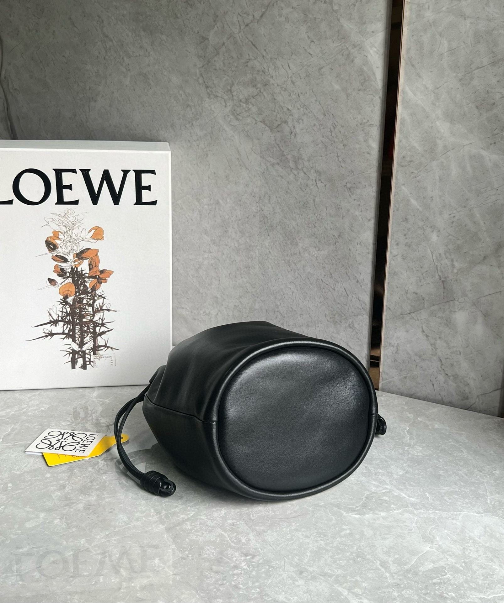 L0ew* flamenco purse bucket bag in black nappa lambskin