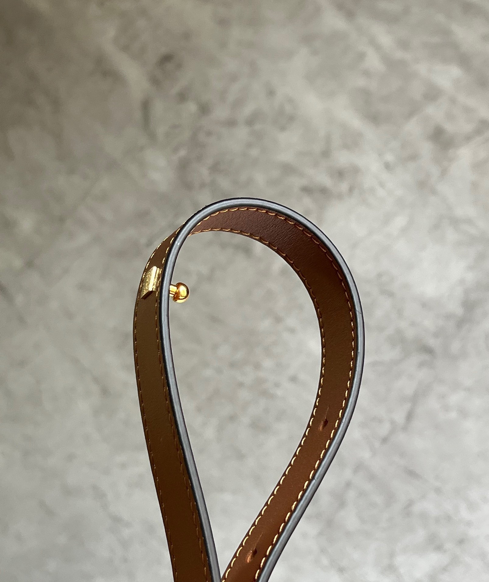 L0ew* compact hammock bag in light caramel grained calfskin