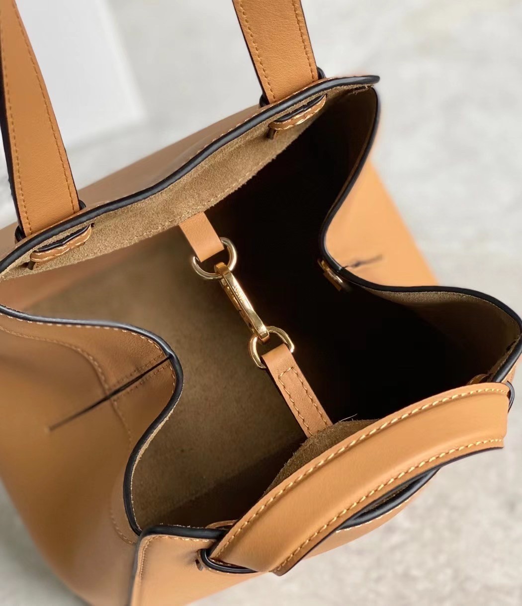 L0ew* hammock nugget bag in brown calfskin