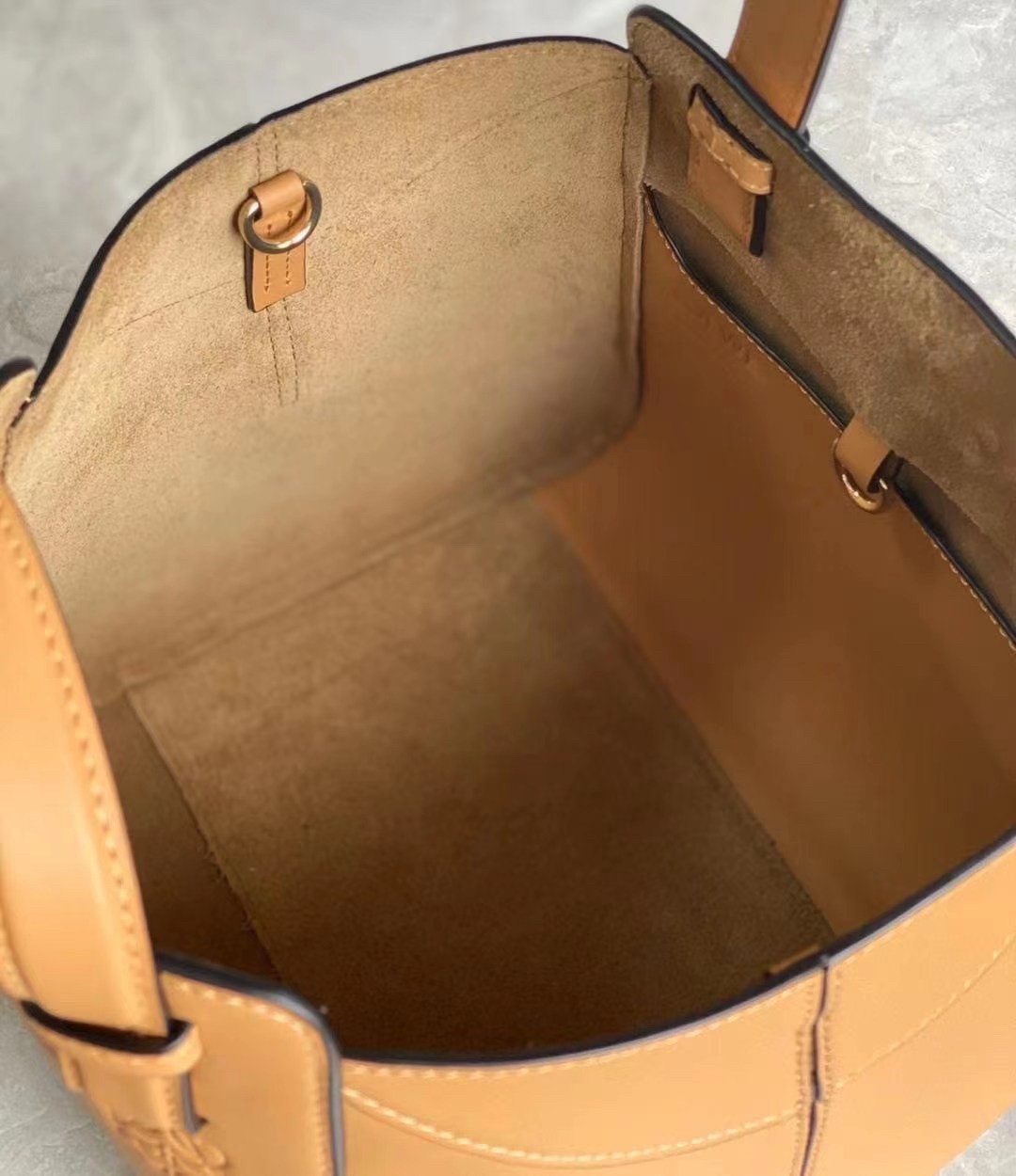 L0ew* hammock nugget bag in brown calfskin