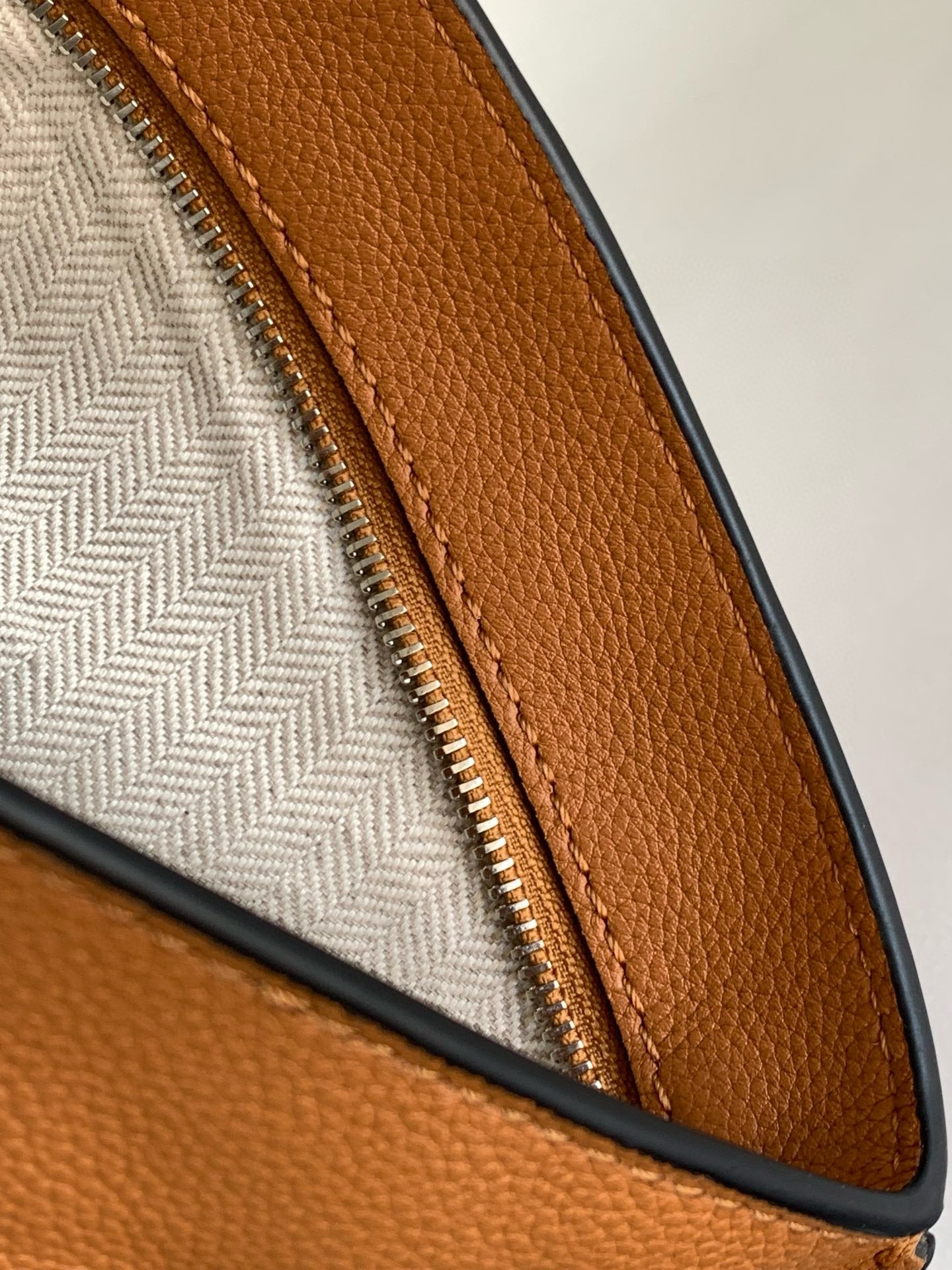 L0ew* anton sling bag in brown grained calfskin