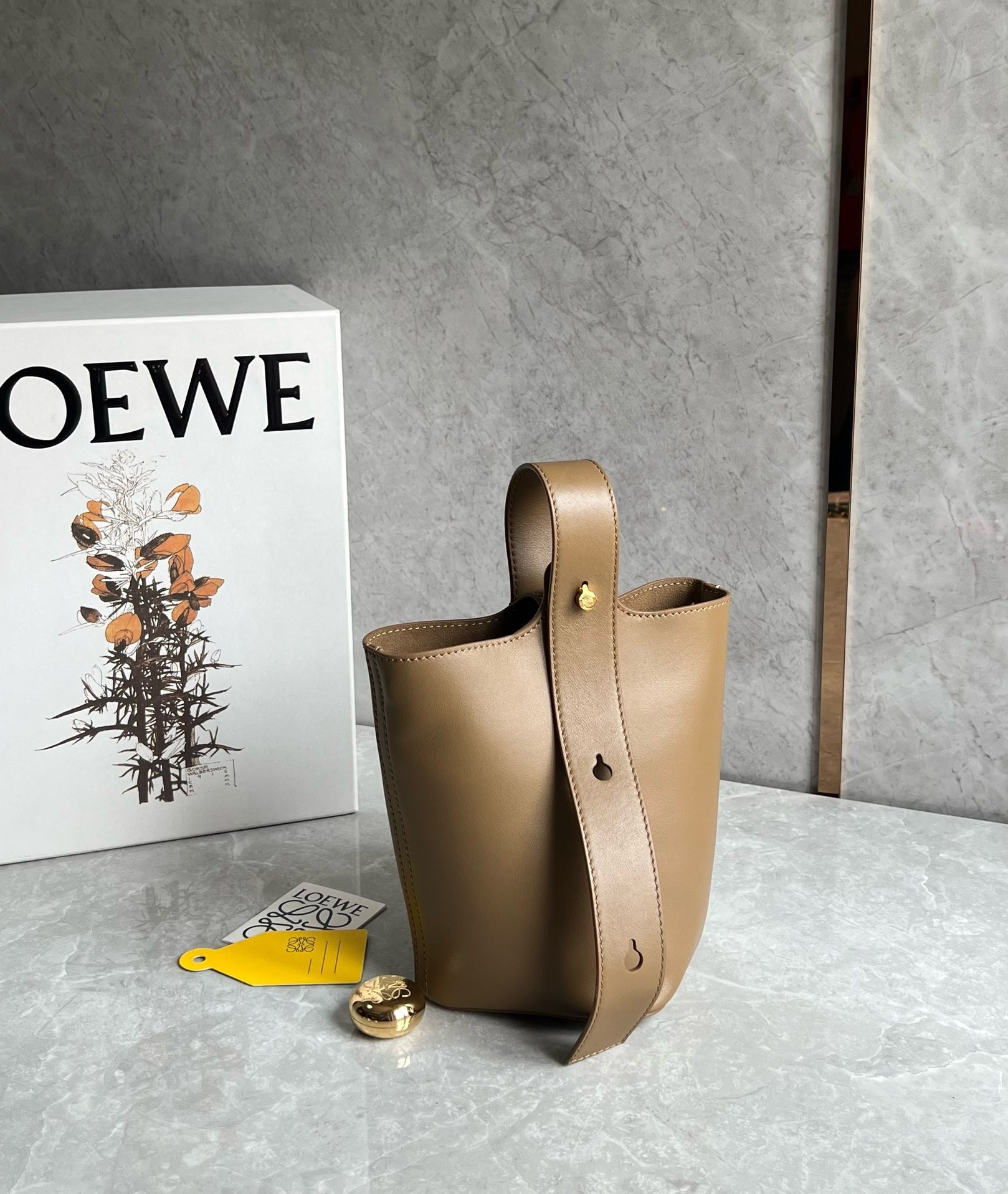 L0ew* mini pebble bucket bag in oak calfskin