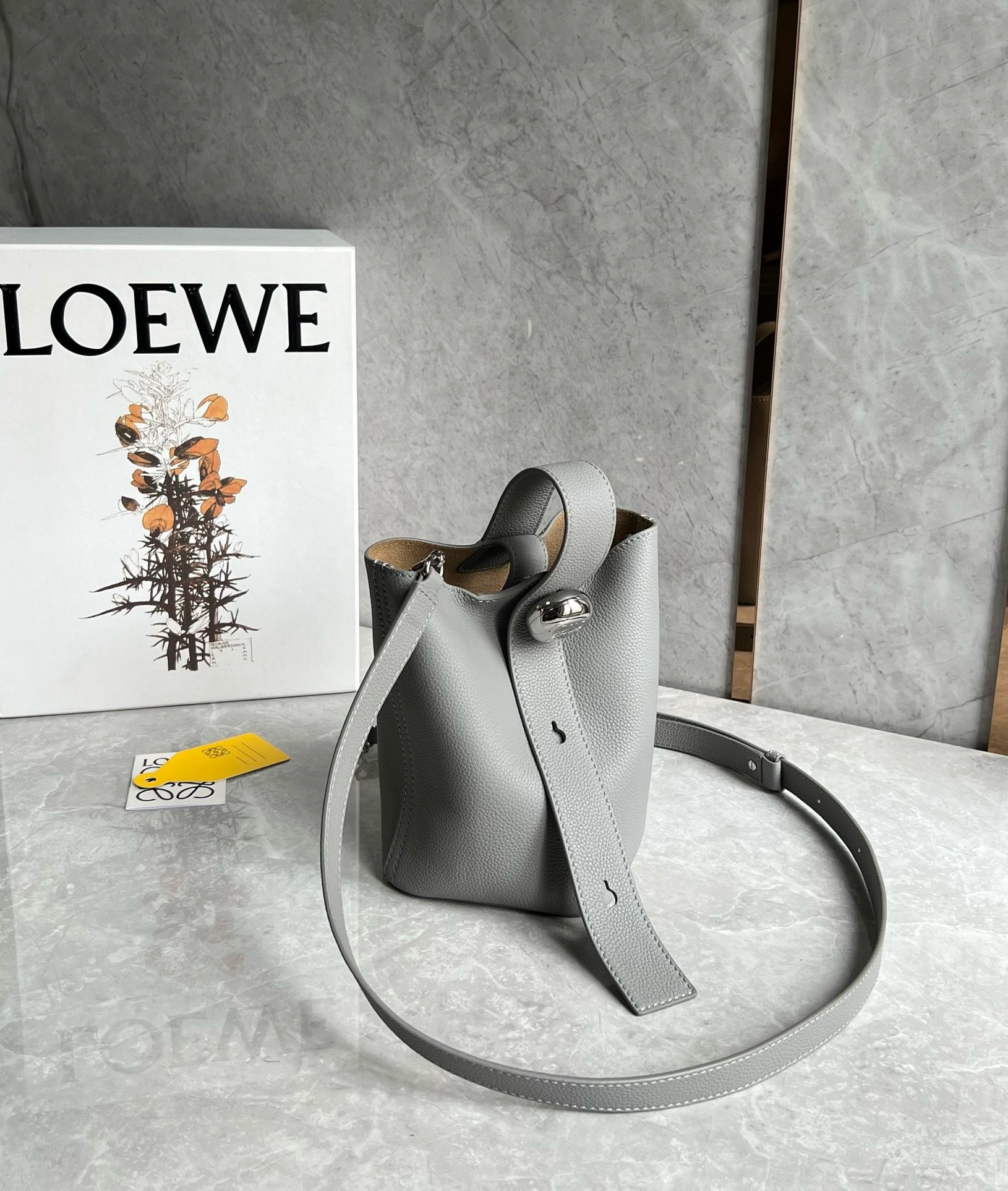 L0ew* mini pebble bucket bag in grey grained leather