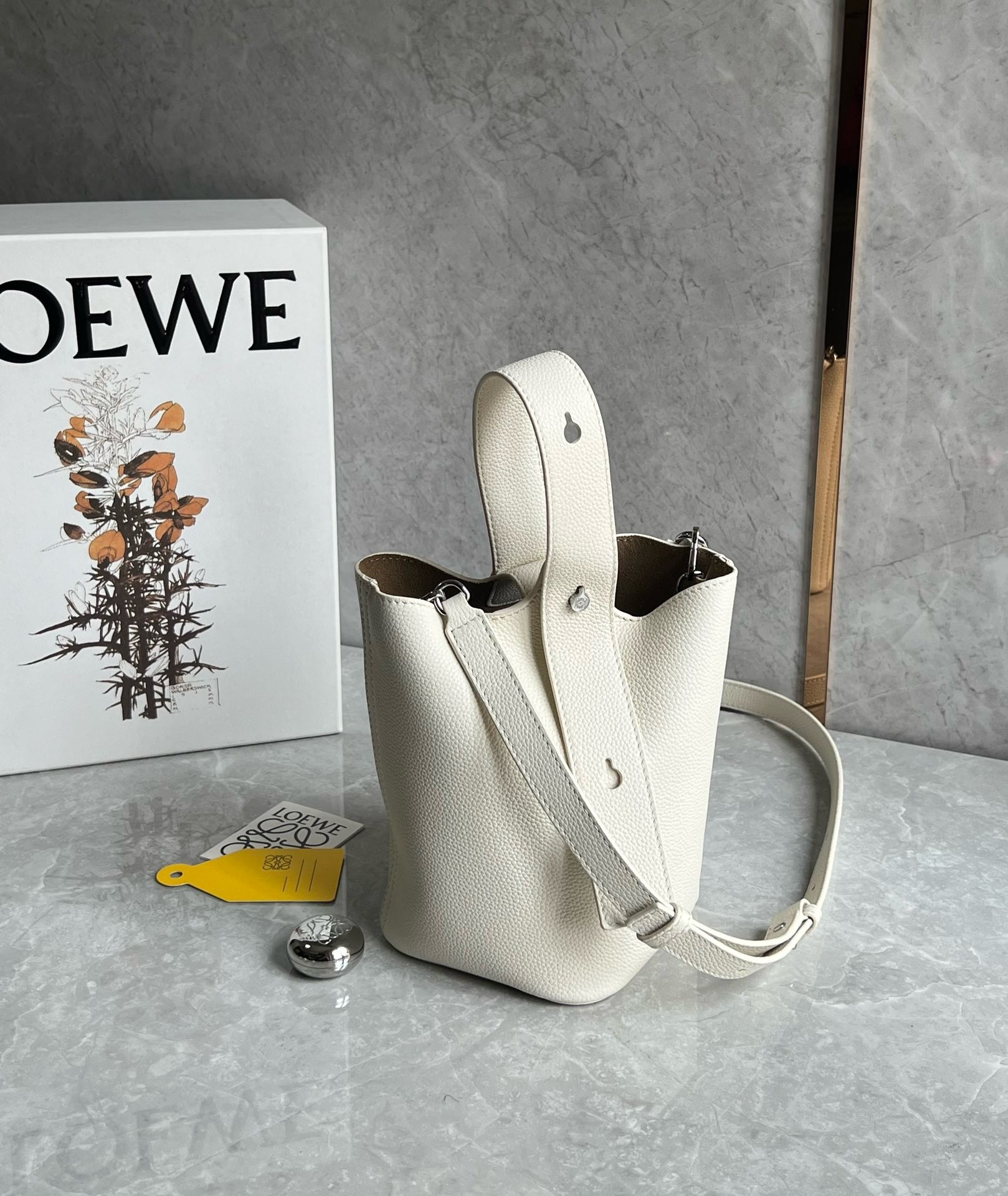L0ew* mini pebble bucket bag in white grained leather
