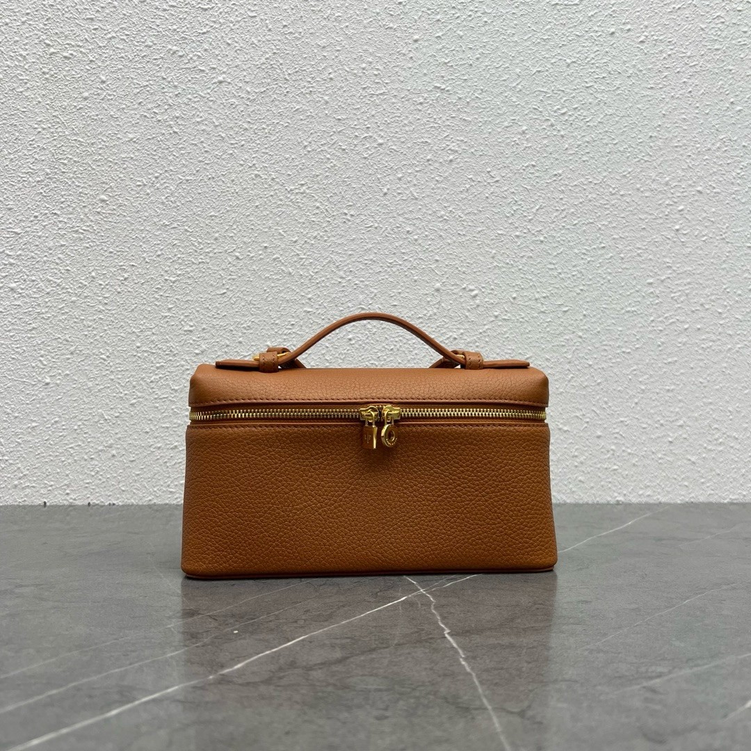 L**o p*ana extra pocket pouch l19 in brown grained leather
