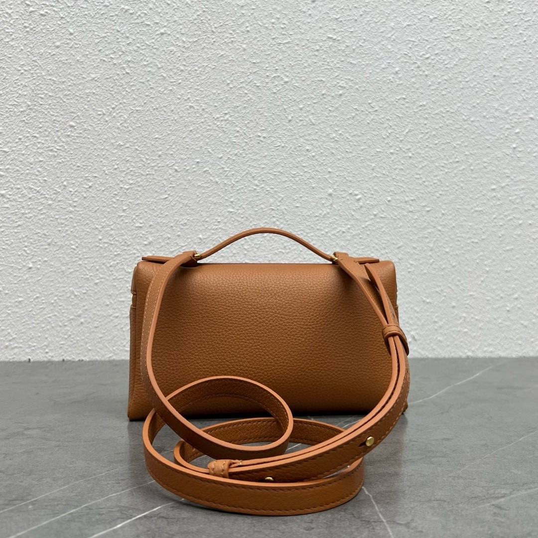 L**o p*ana extra pocket pouch l19 in brown grained leather