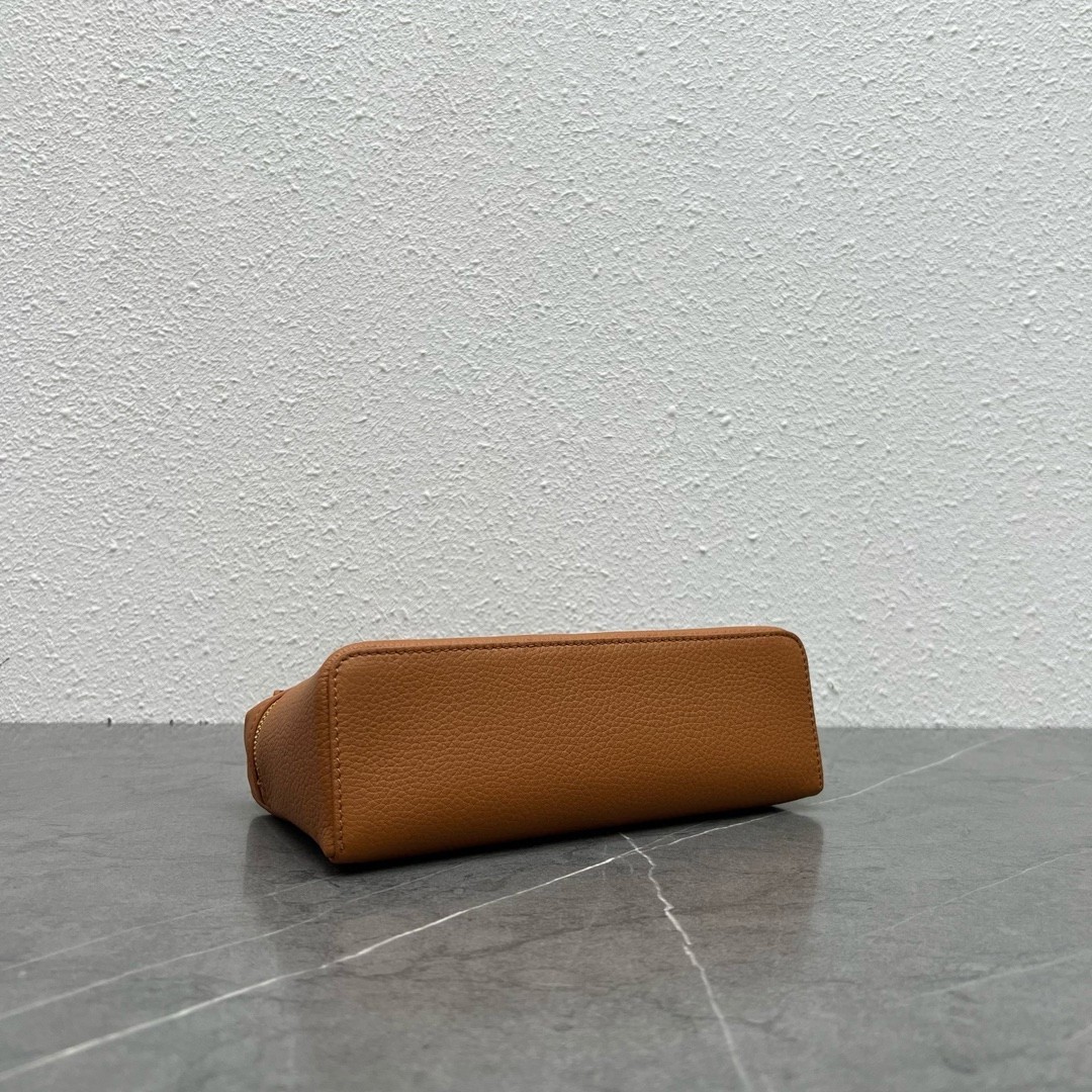 L**o p*ana extra pocket pouch l19 in brown grained leather