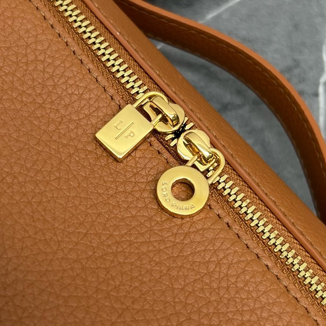 L**o p*ana extra pocket pouch l19 in brown grained leather