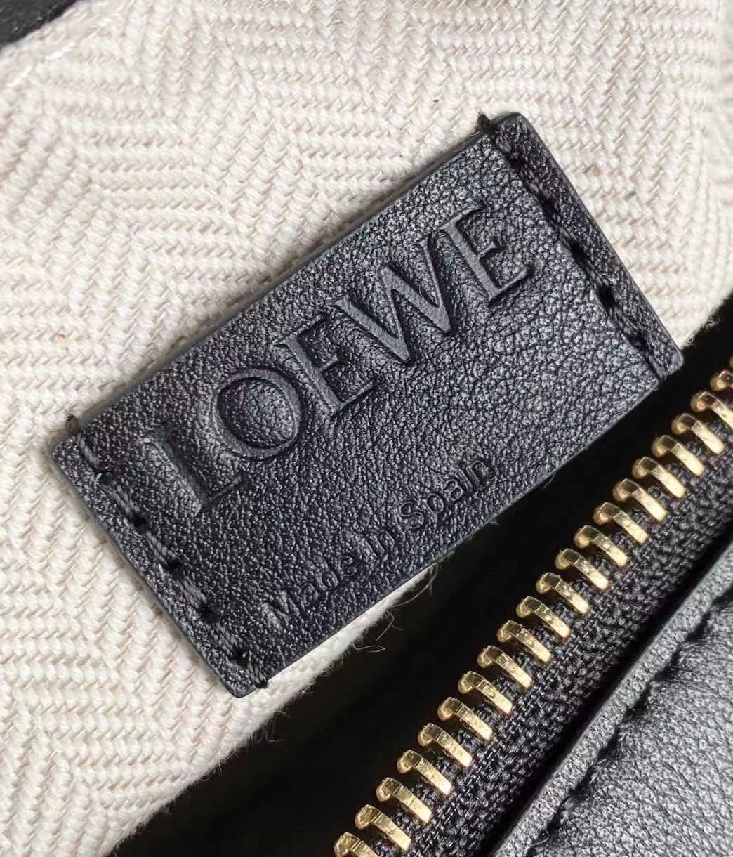 L0ew* puzzle hobo bag in black nappa calfskin