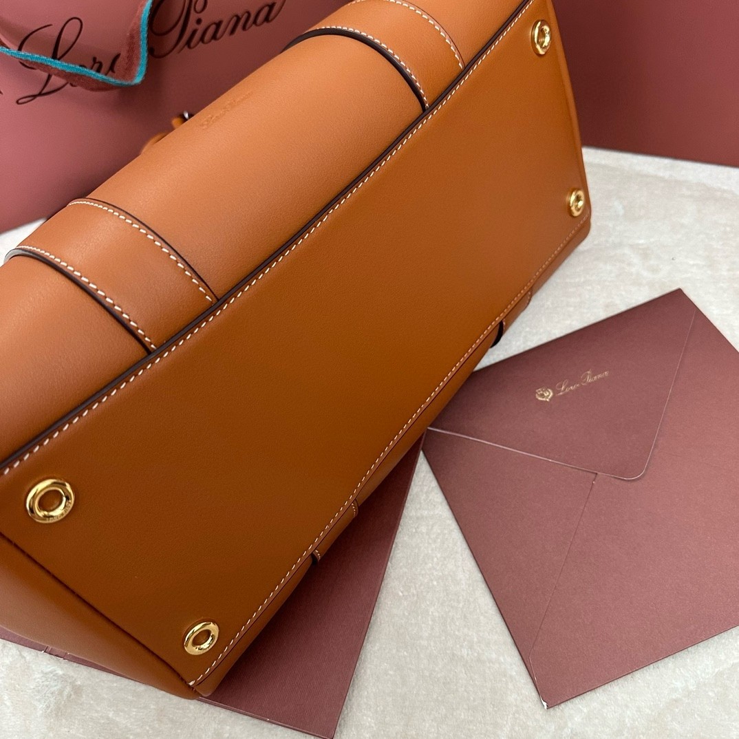 L**o p*ana loom l32 bag in tan smooth calfskin
