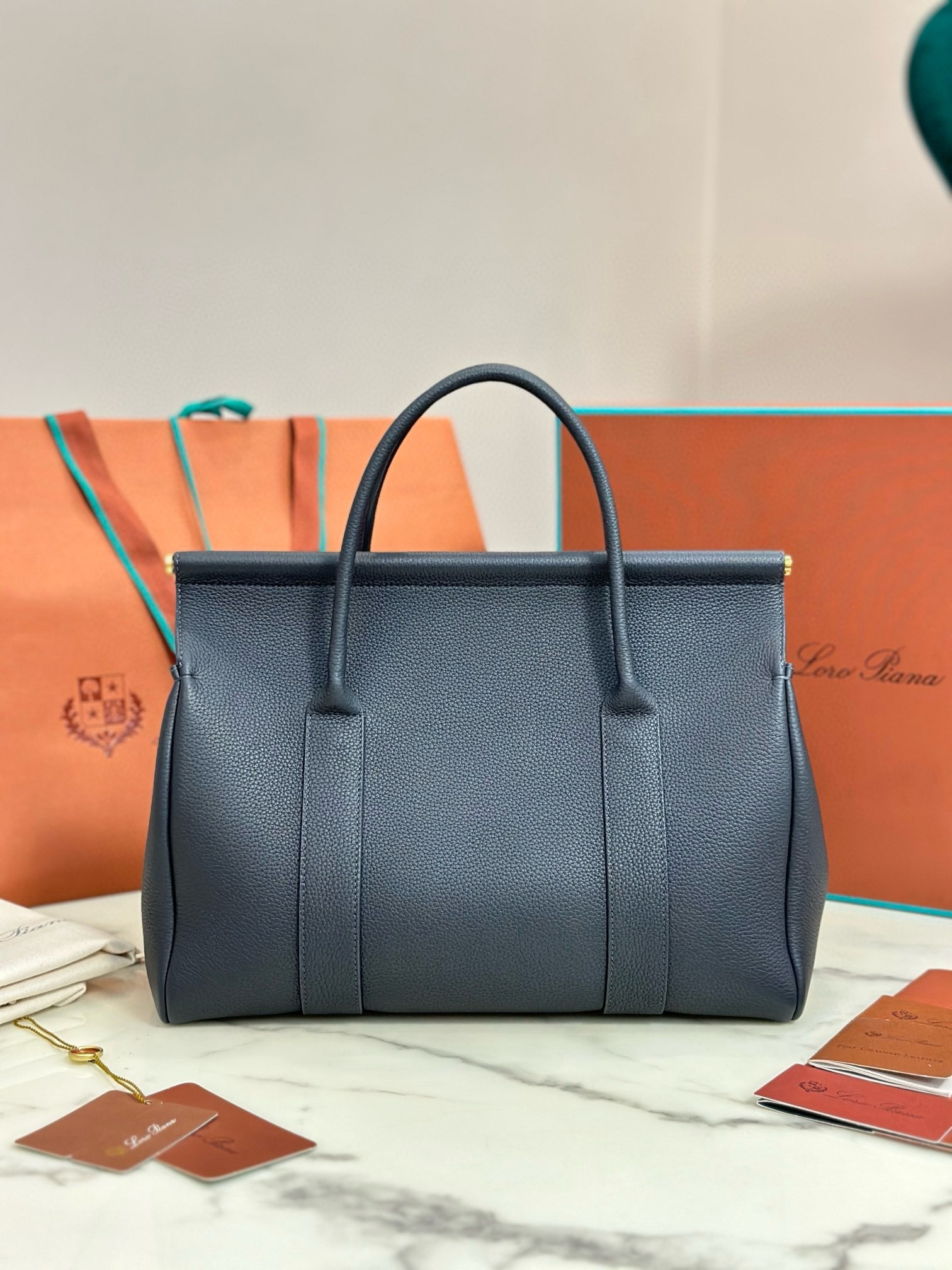 L**o p*ana loom l32 bag in navy blue grained leather