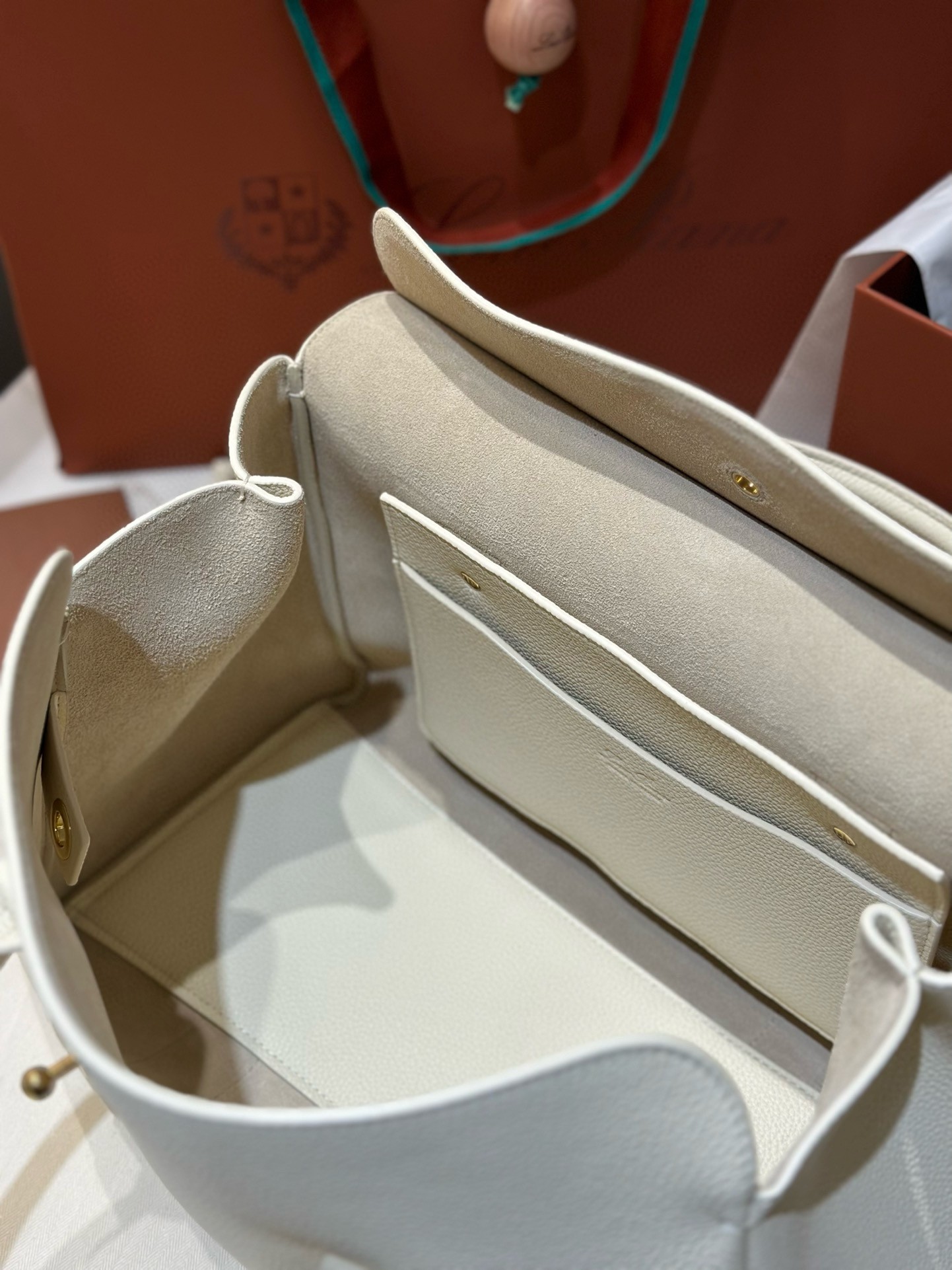 L**o p*ana loom l32 bag in white grained leather