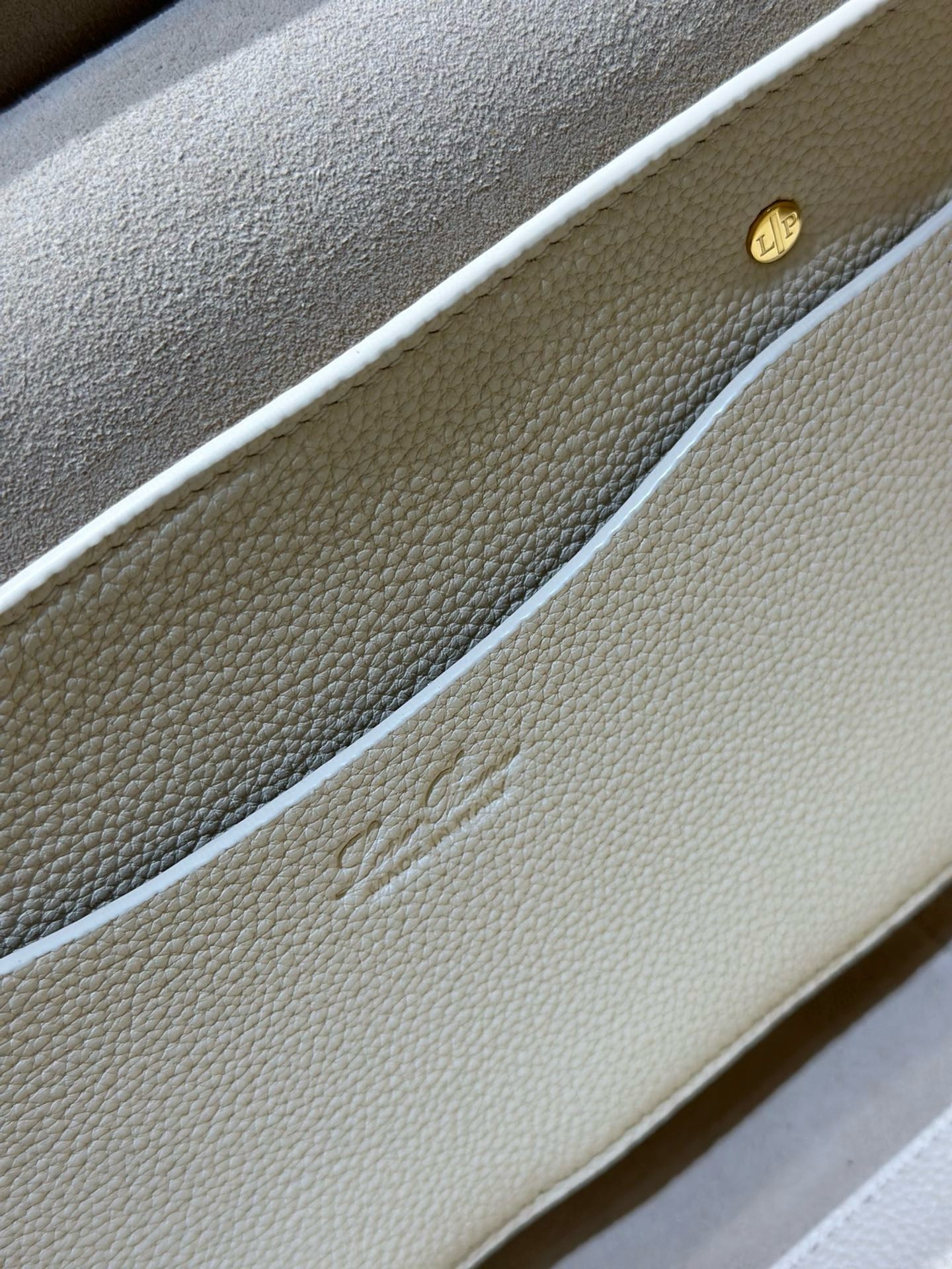 L**o p*ana loom l32 bag in white grained leather