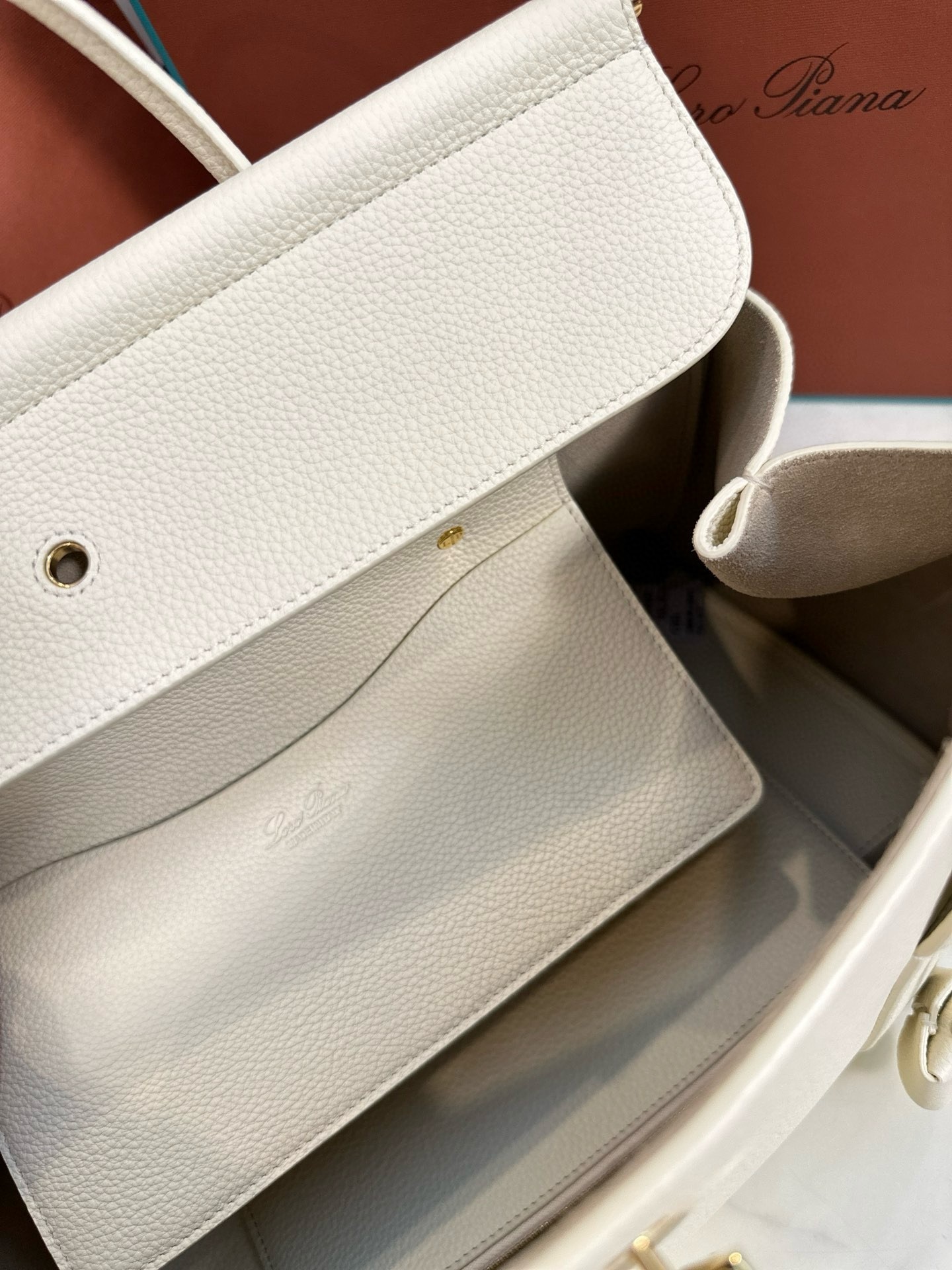 L**o p*ana loom l32 bag in white grained leather