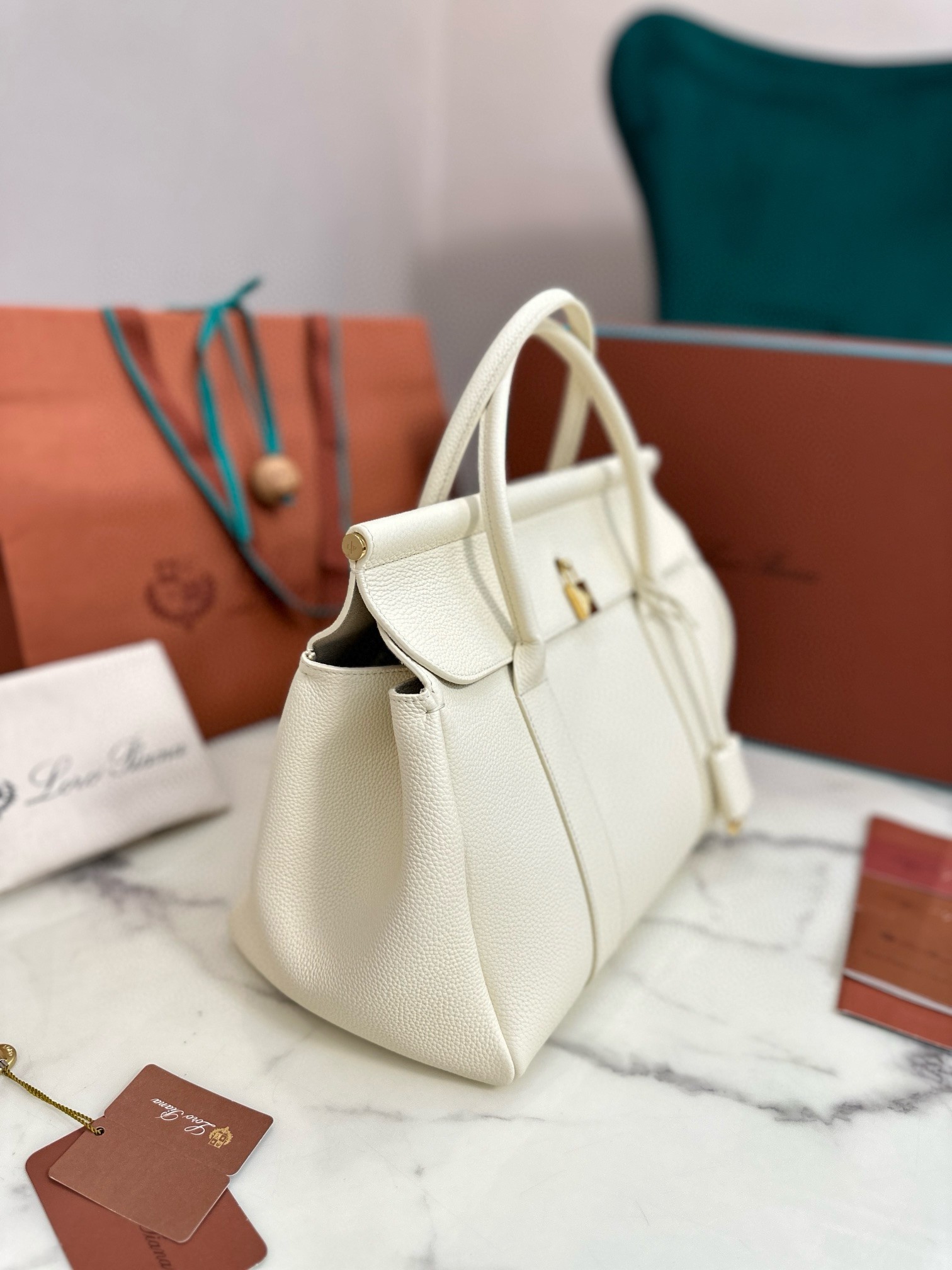 L**o p*ana loom l32 bag in white grained leather