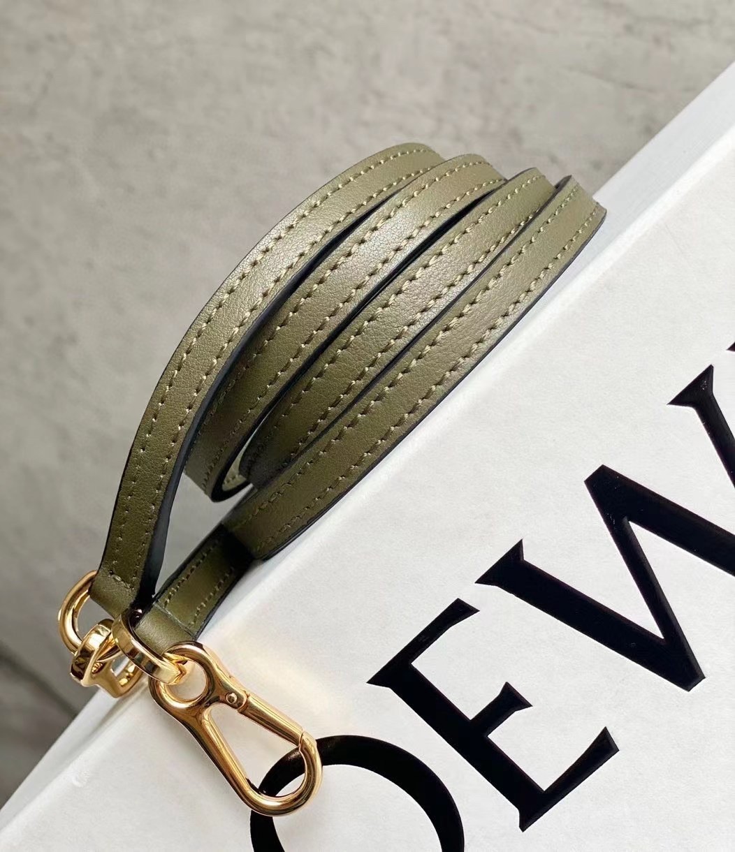 L0ew* puzzle mini bag in green/oat calfskin