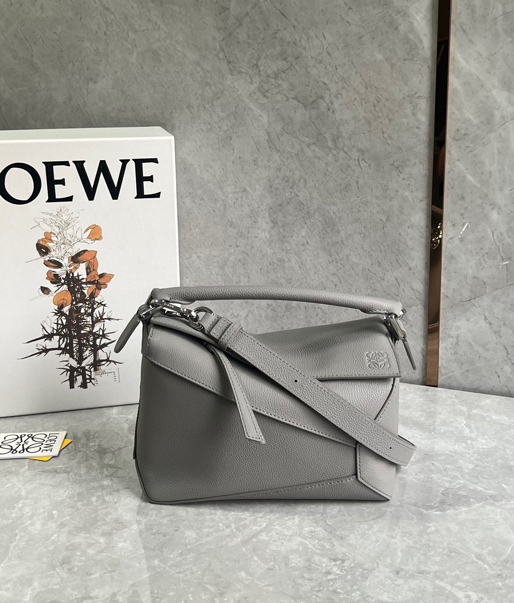 L0ew* puzzle small bag in pearl grey grained leather