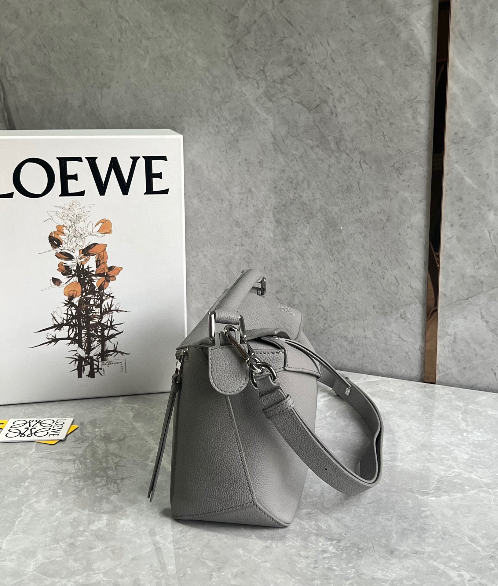 L0ew* puzzle small bag in pearl grey grained leather
