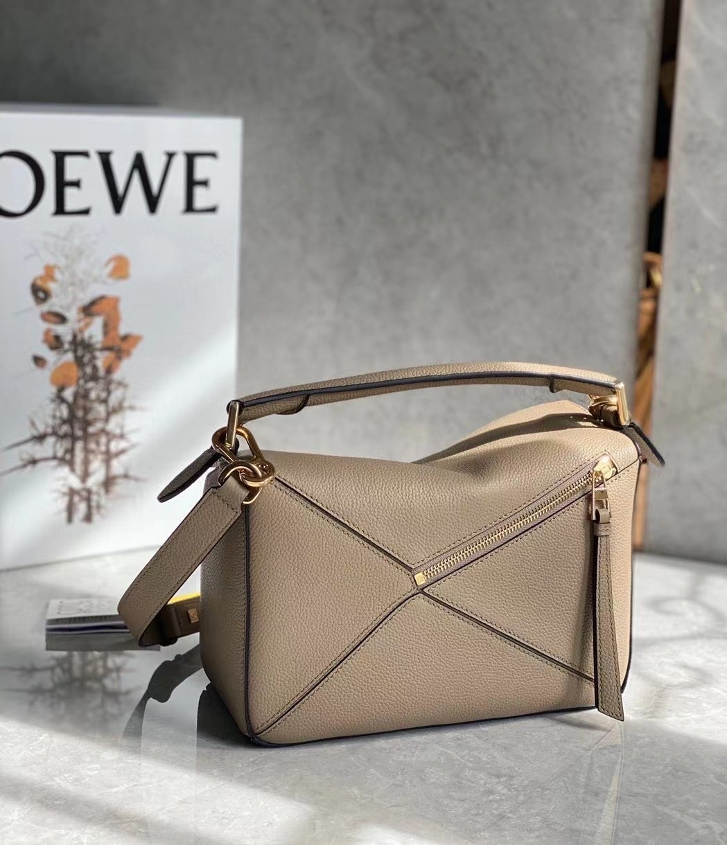 L0ew* puzzle small bag in sandy grained leather