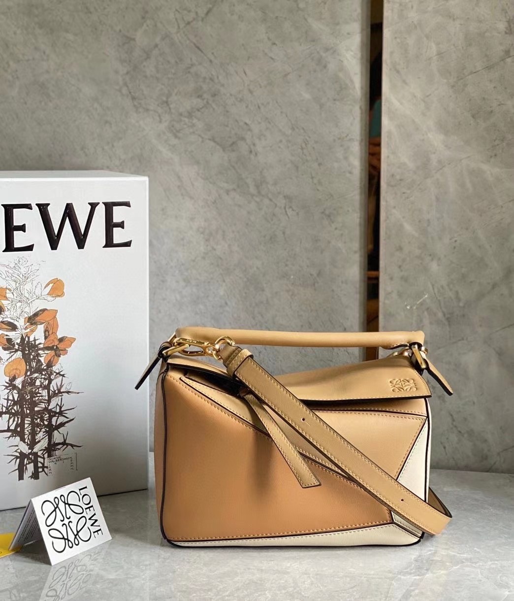 L0ew* puzzle small bag in dune/warm desert calfskin