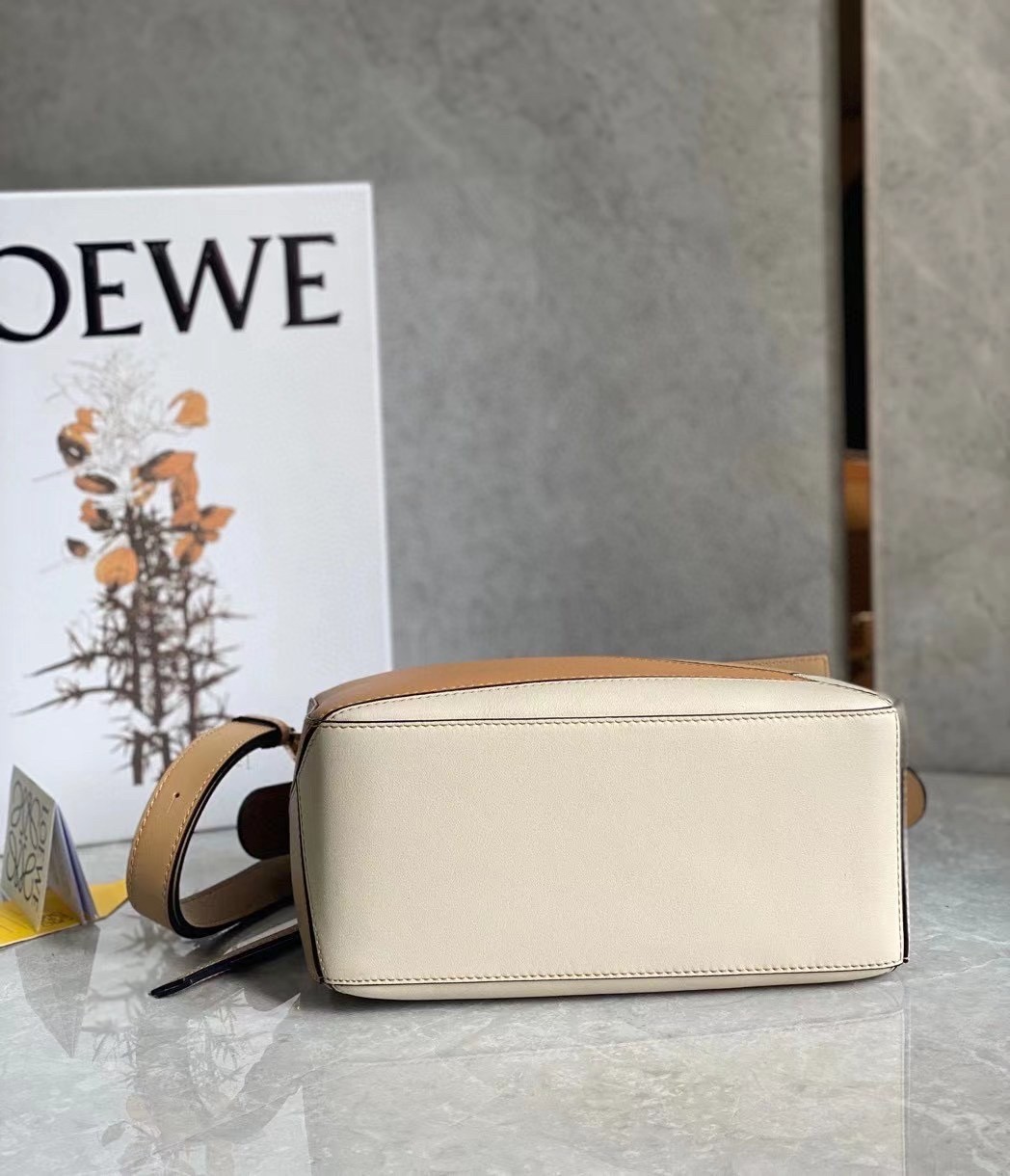 L0ew* puzzle small bag in dune/warm desert calfskin
