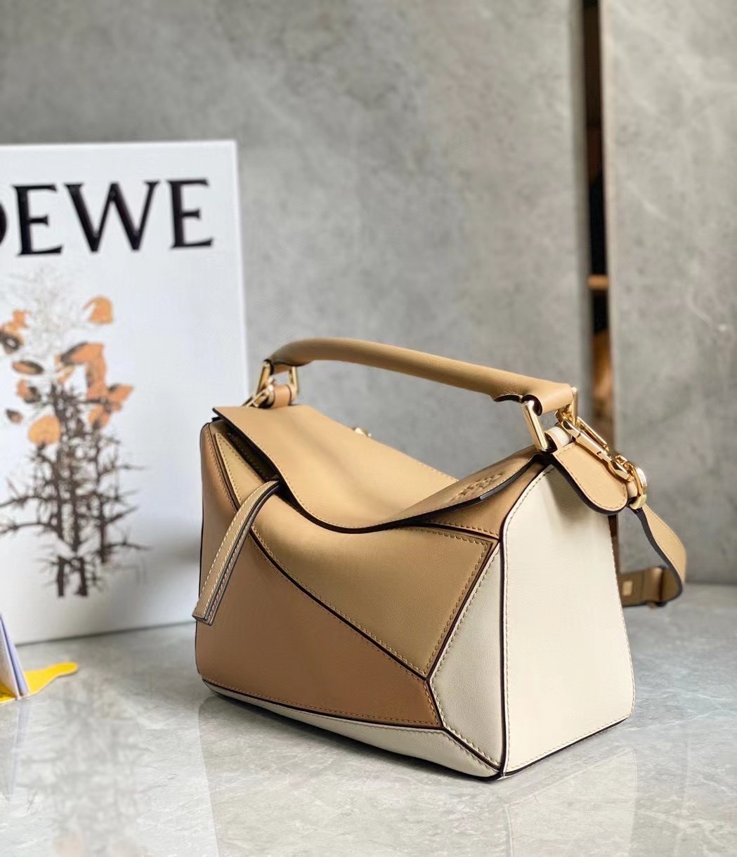 L0ew* puzzle small bag in dune/warm desert calfskin