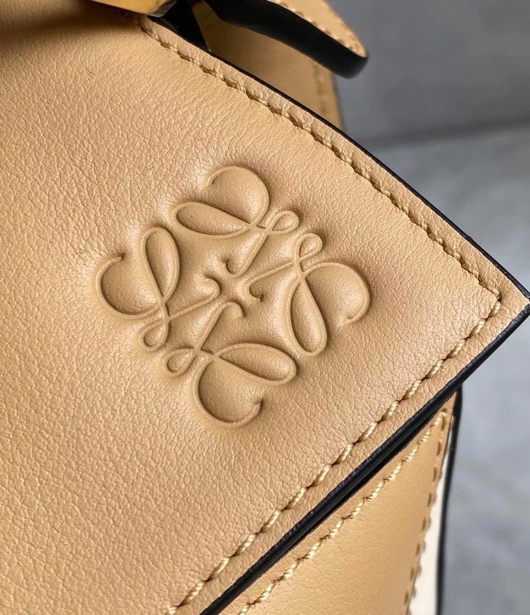 L0ew* puzzle small bag in dune/warm desert calfskin