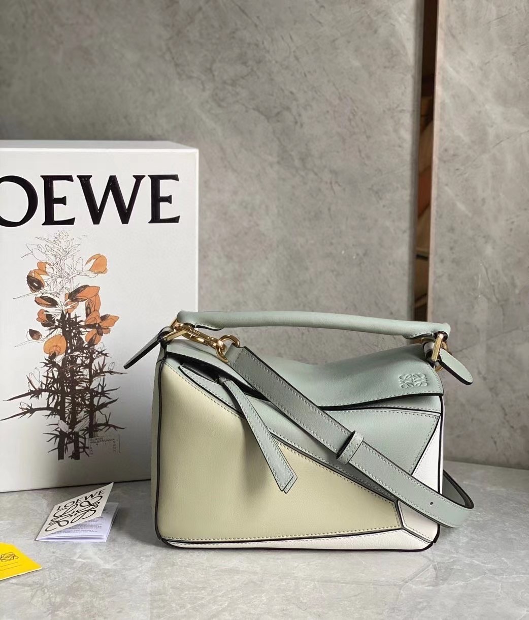 L0ew* puzzle small bag in grey/cream/white calfskin