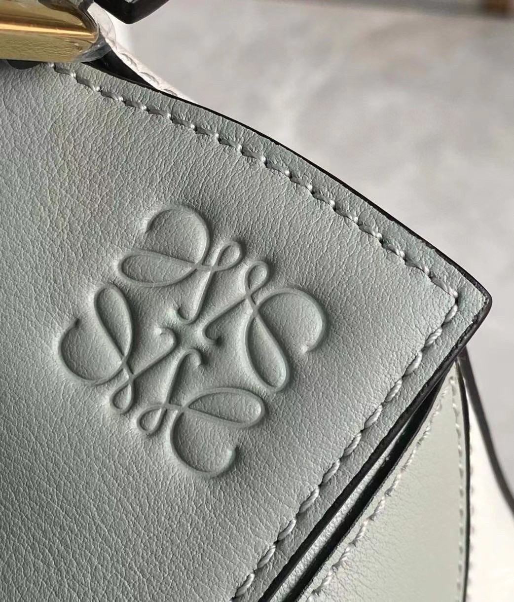 L0ew* puzzle small bag in grey/cream/white calfskin