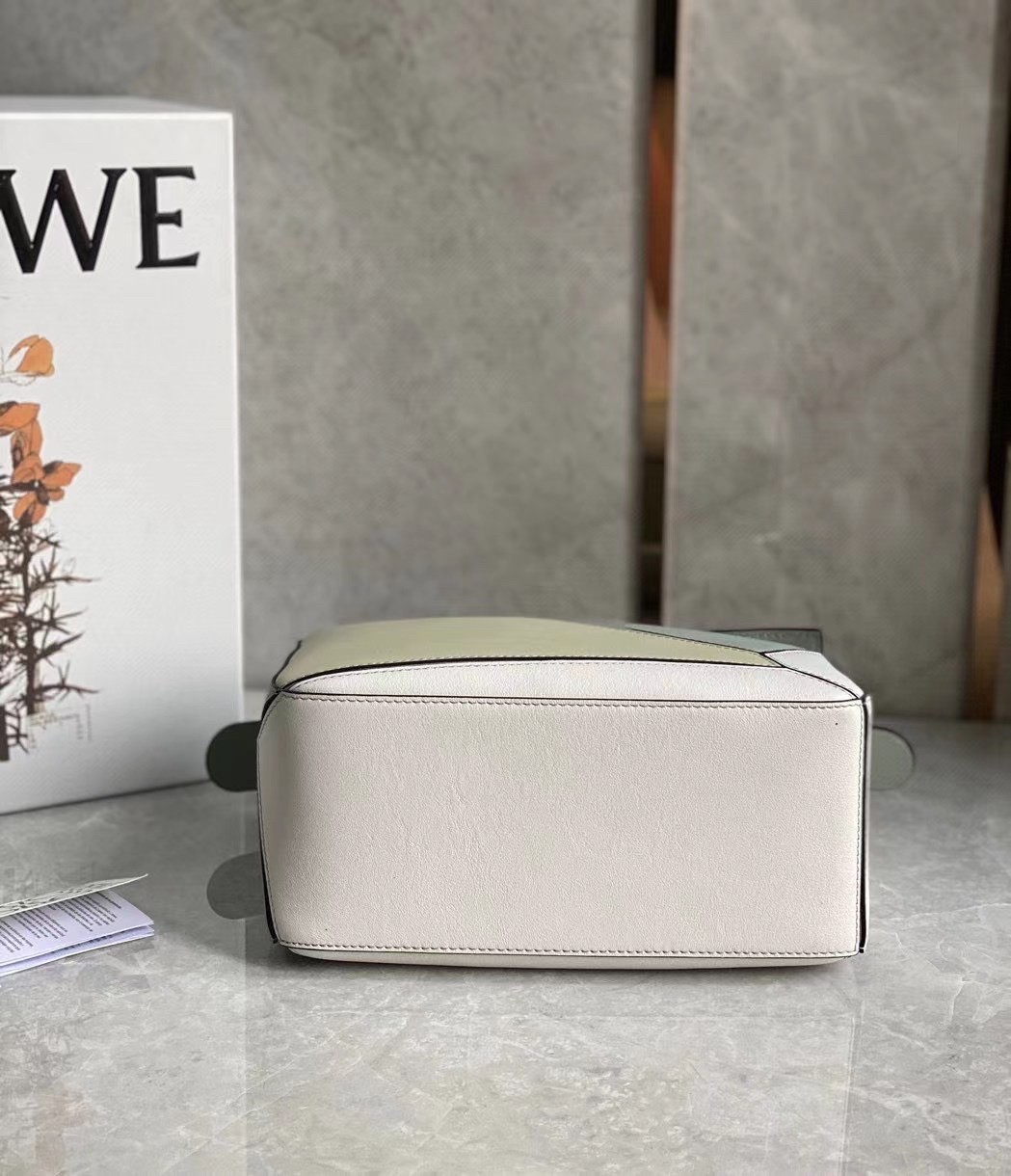 L0ew* puzzle small bag in grey/cream/white calfskin