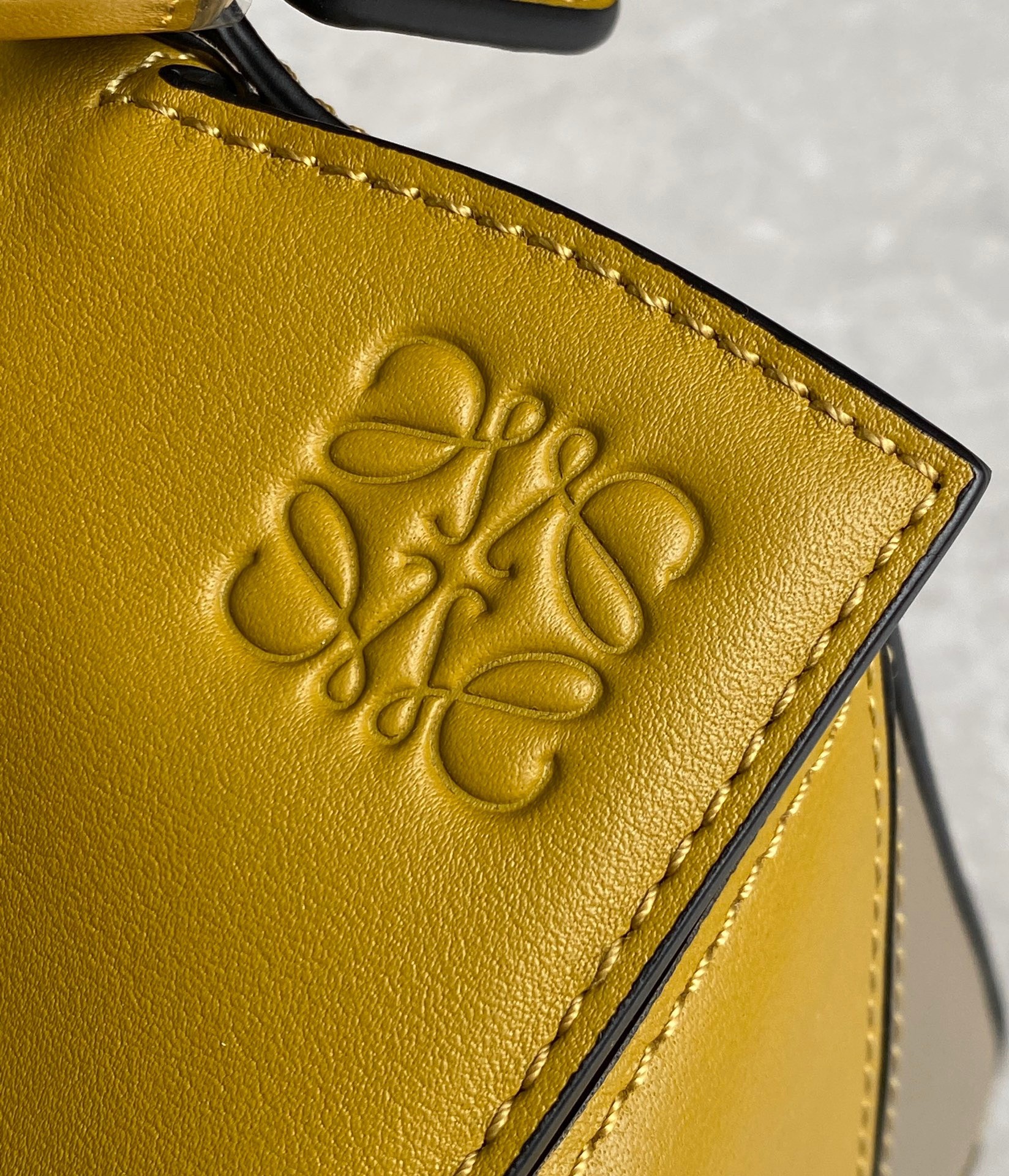 L0ew* puzzle small bag in ochre/white/taupe calfskin