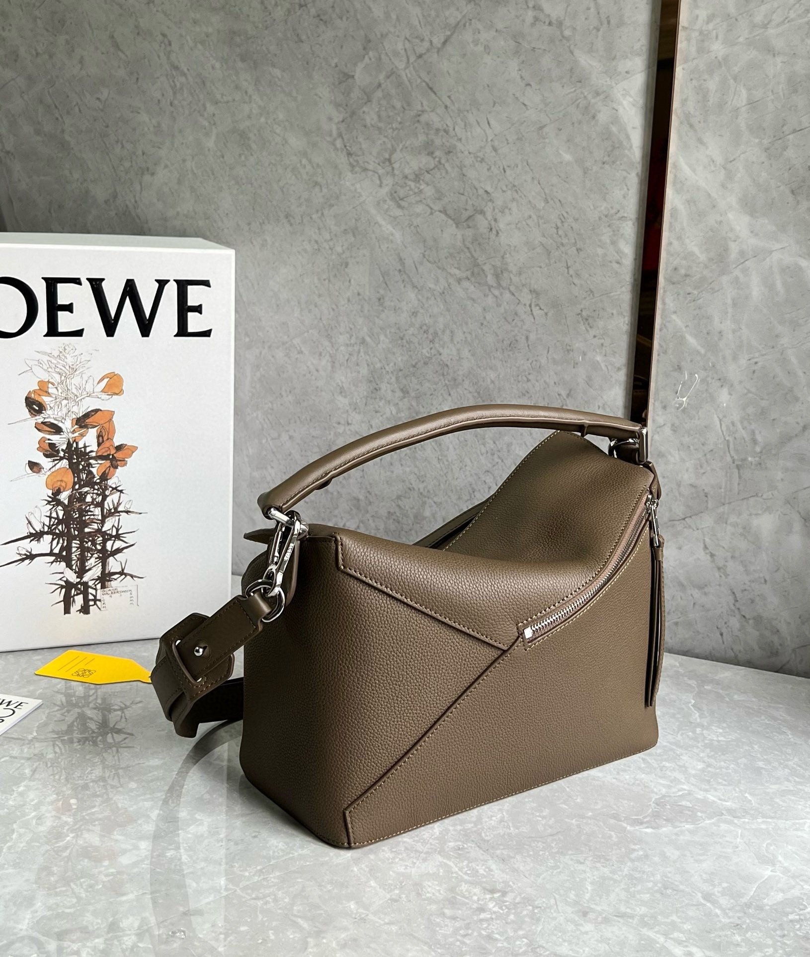 L0ew* puzzle medium bag in dark cigar grained calfskin