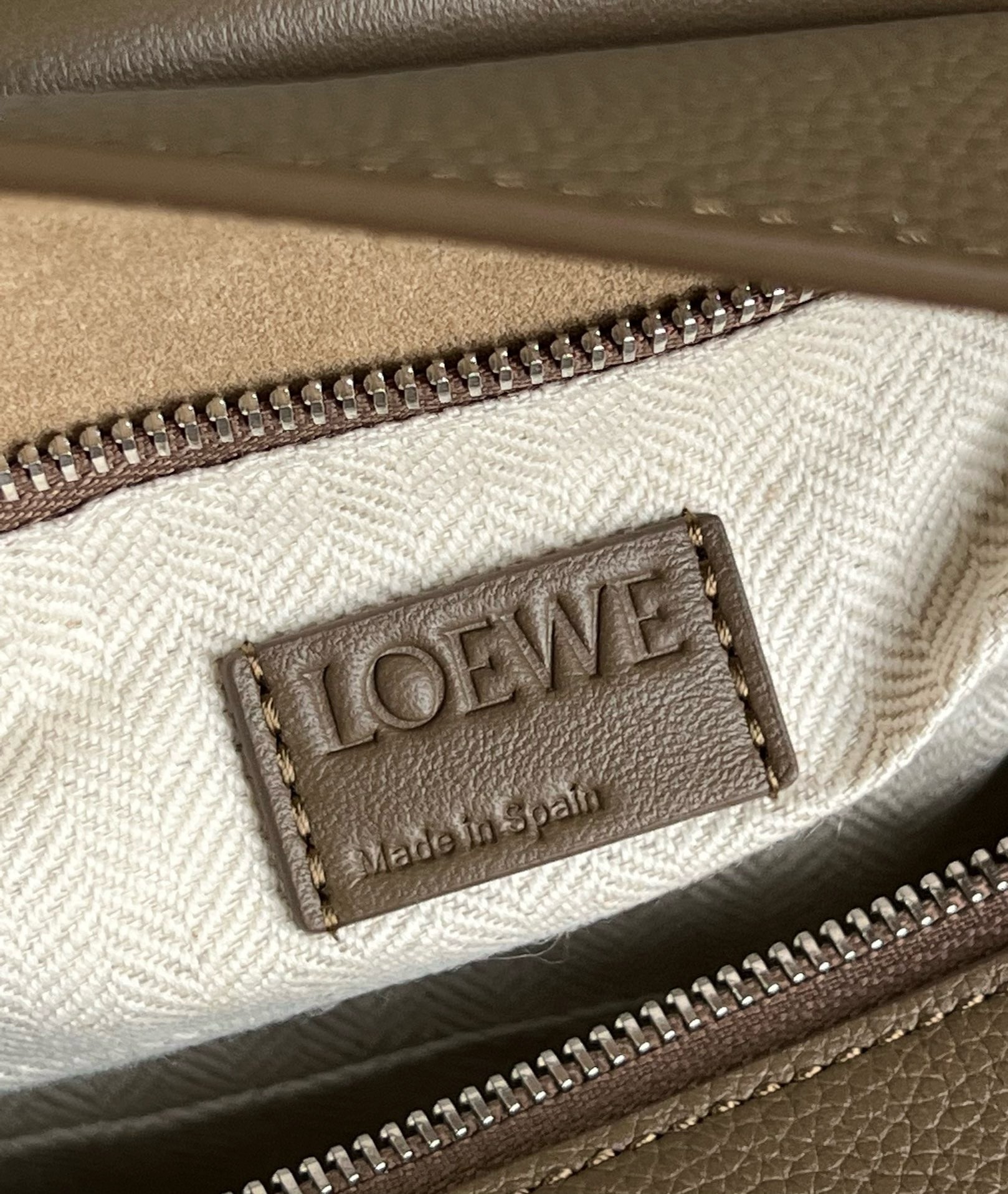 L0ew* puzzle medium bag in dark cigar grained calfskin