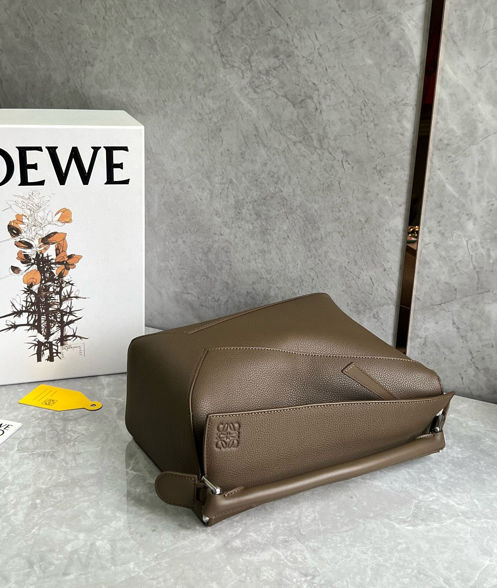 L0ew* puzzle medium bag in dark cigar grained calfskin